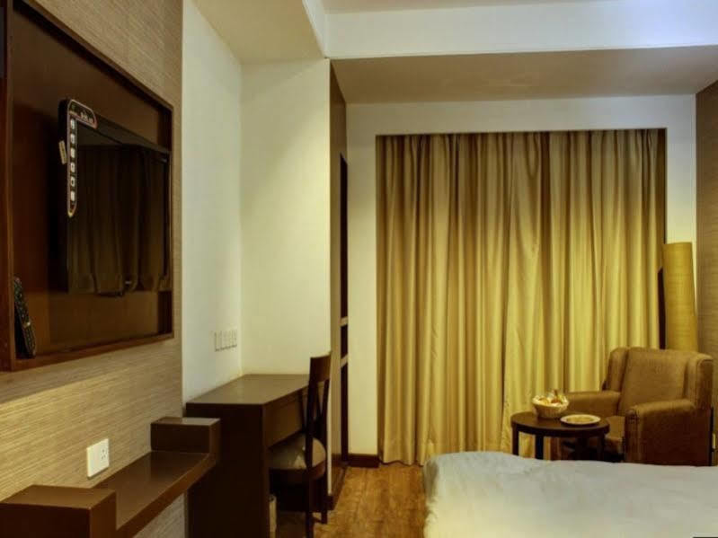 Aavaa Surya Continental 3* New Delhi