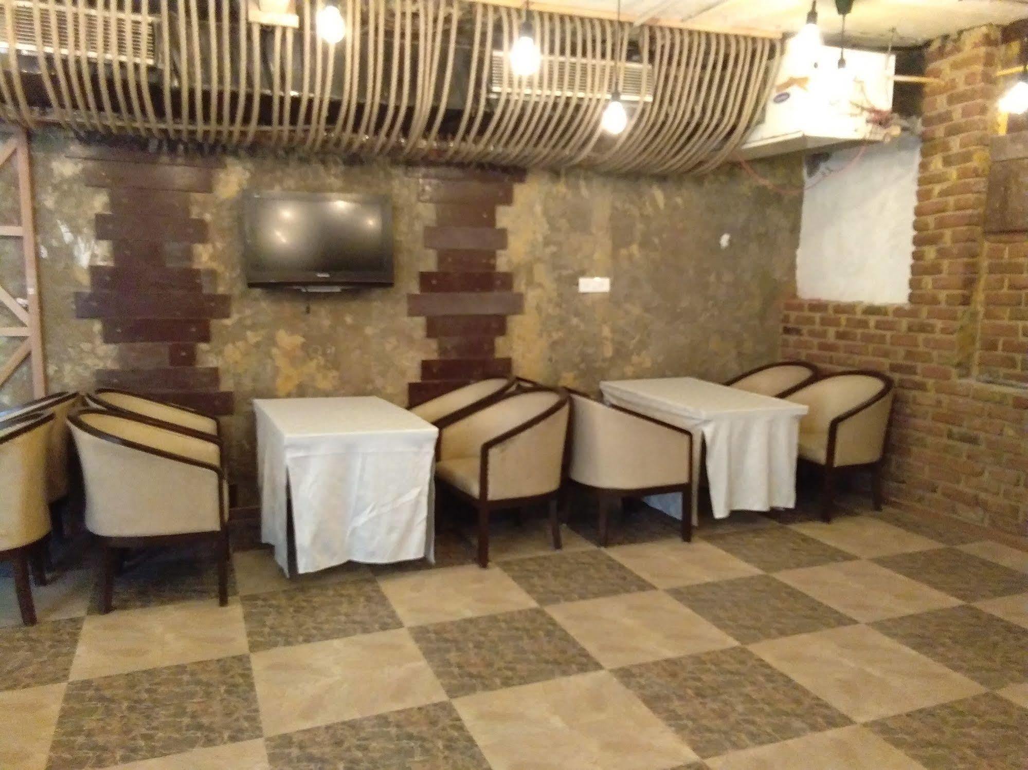 The White Klove 3* New Delhi