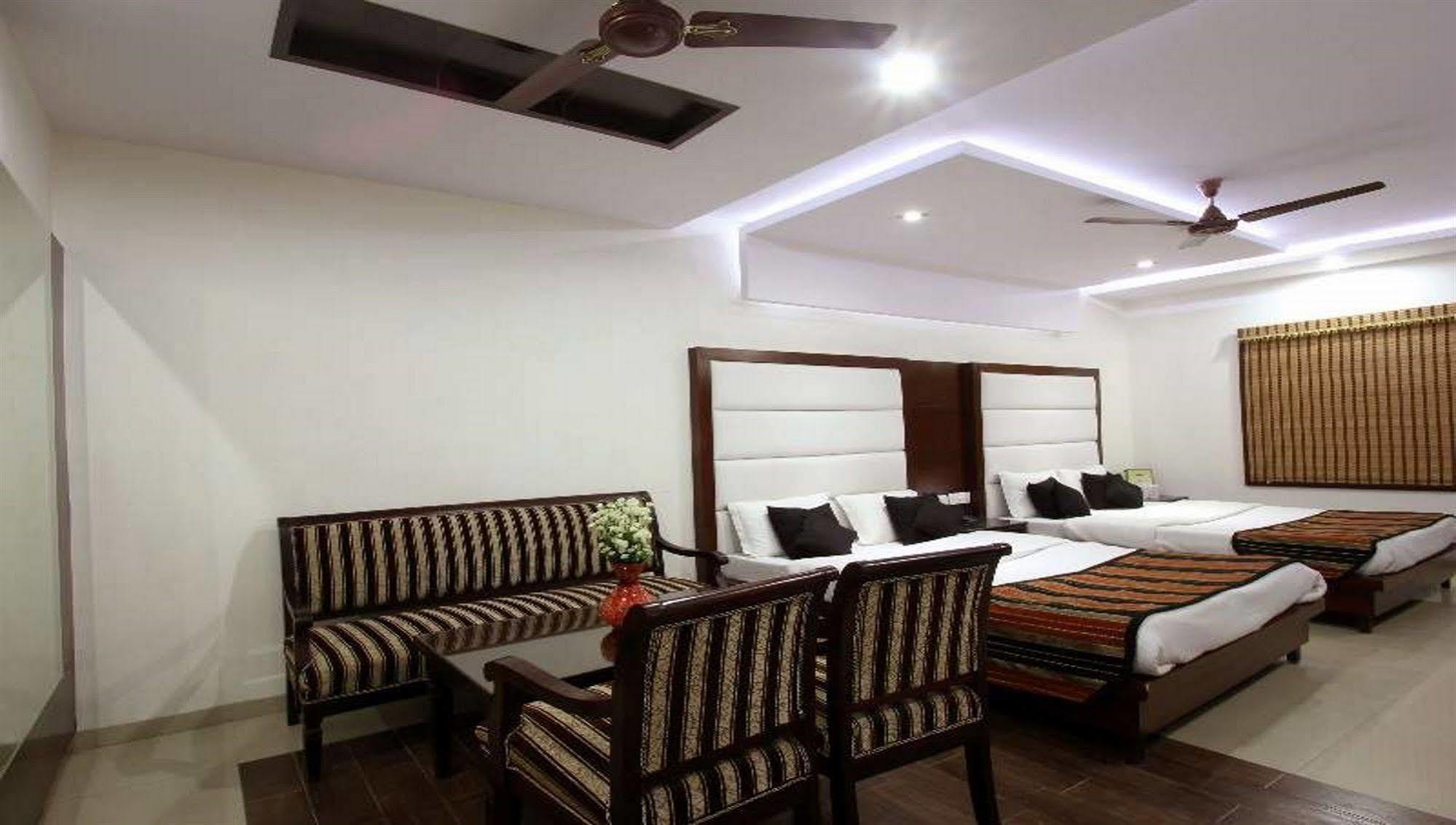 Hotel Mohan International 3*