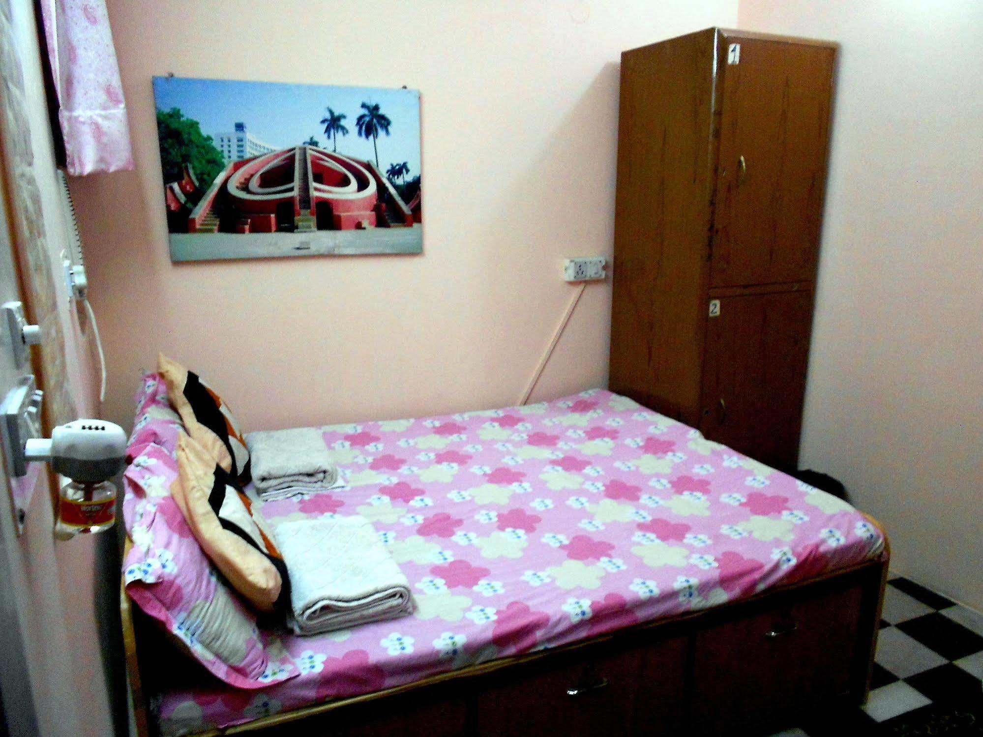 Bed & Breakfast Mystique Moments 2*