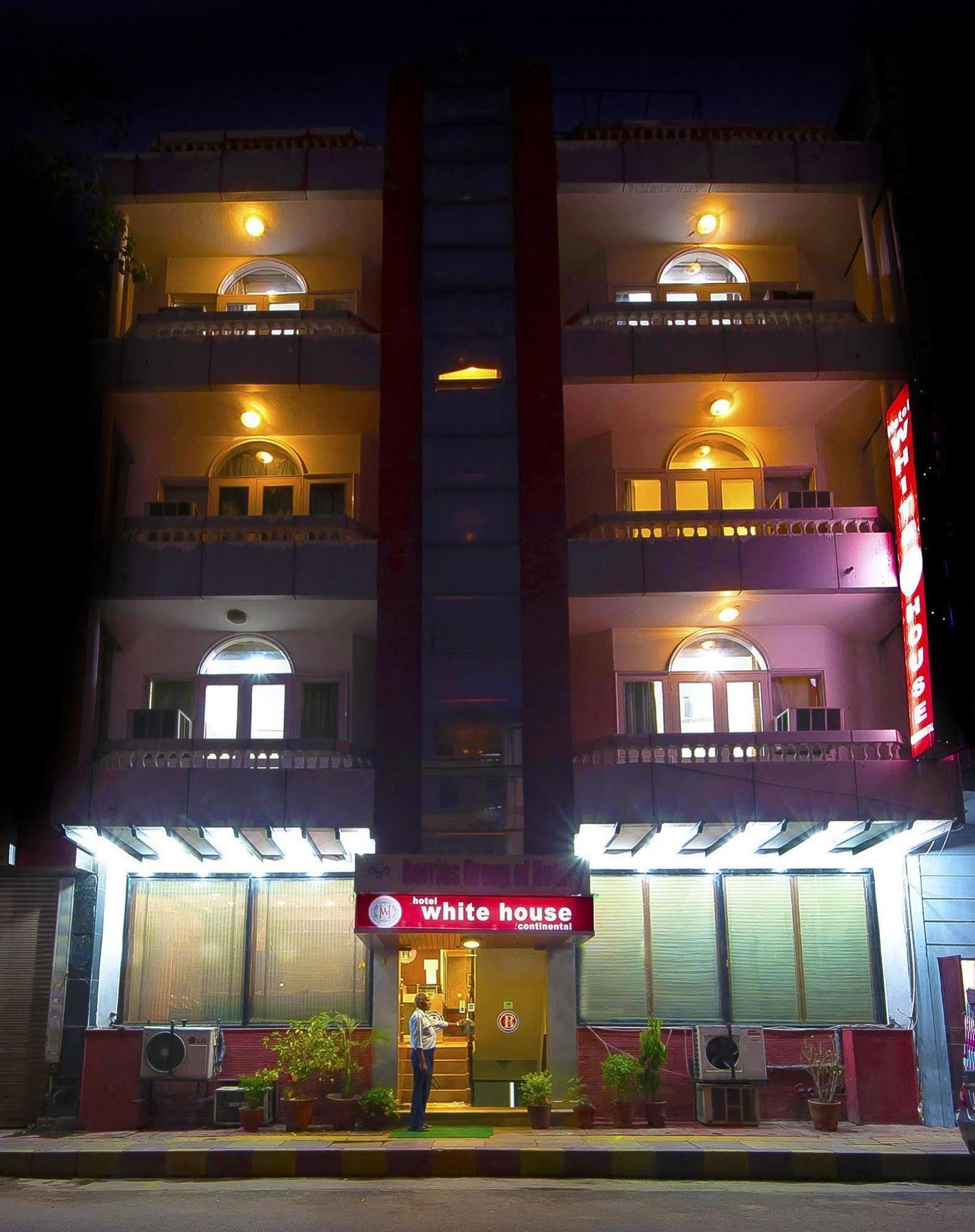 Hotel Capital O 2382 White House Continental