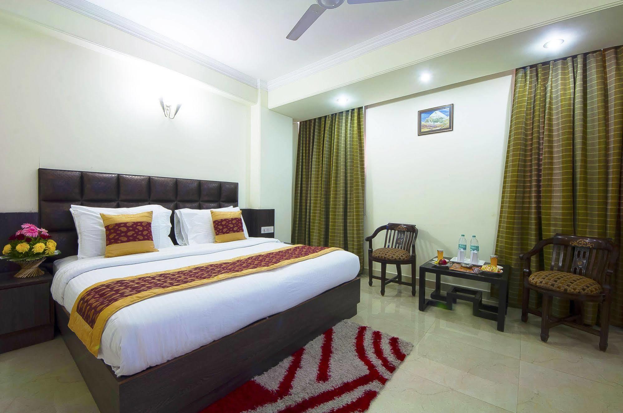 Hotel Capital O 2382 White House Continental Delhi (National Capital Territory of India)