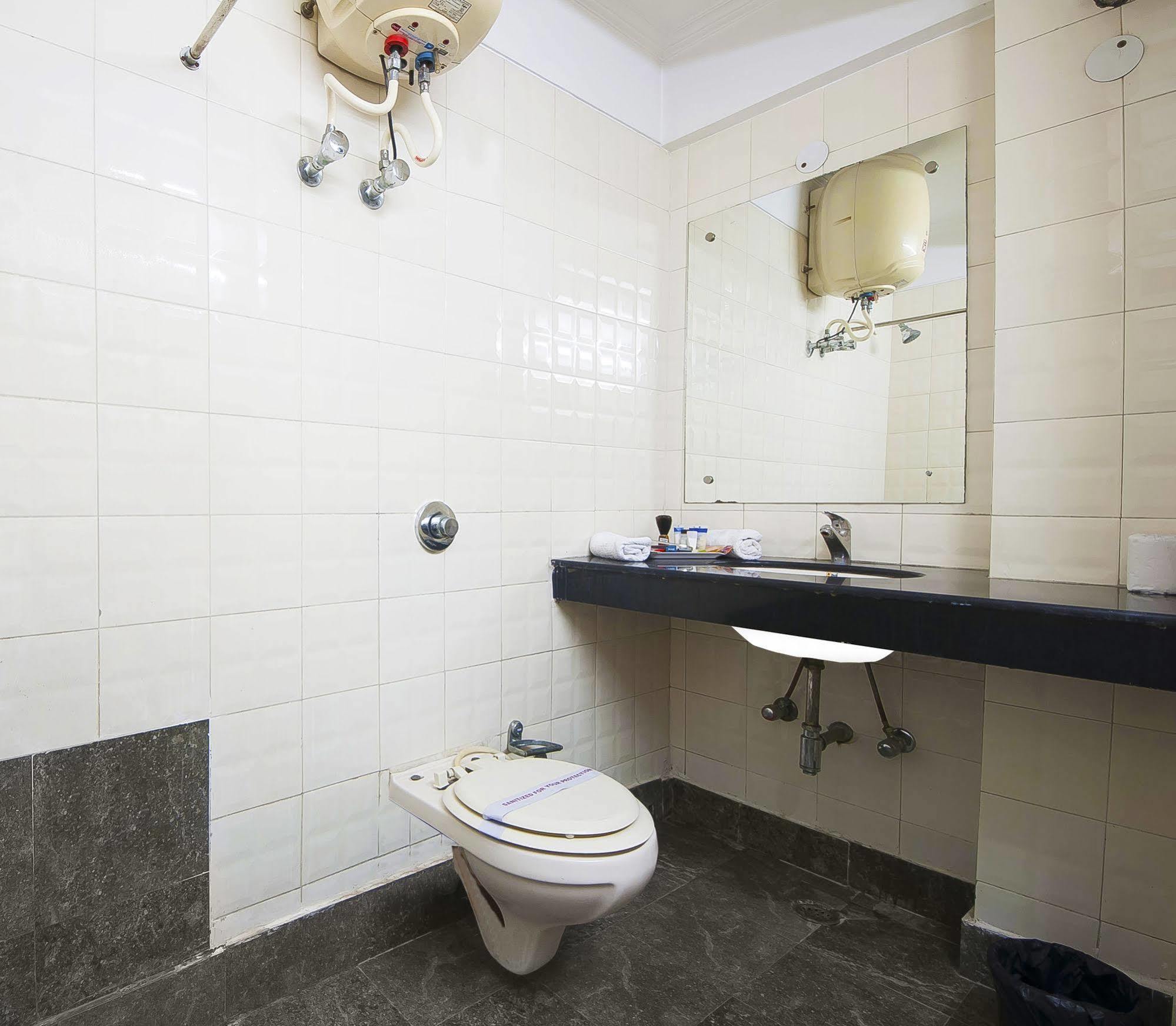 Hotel Capital O 2382 White House Continental 3*