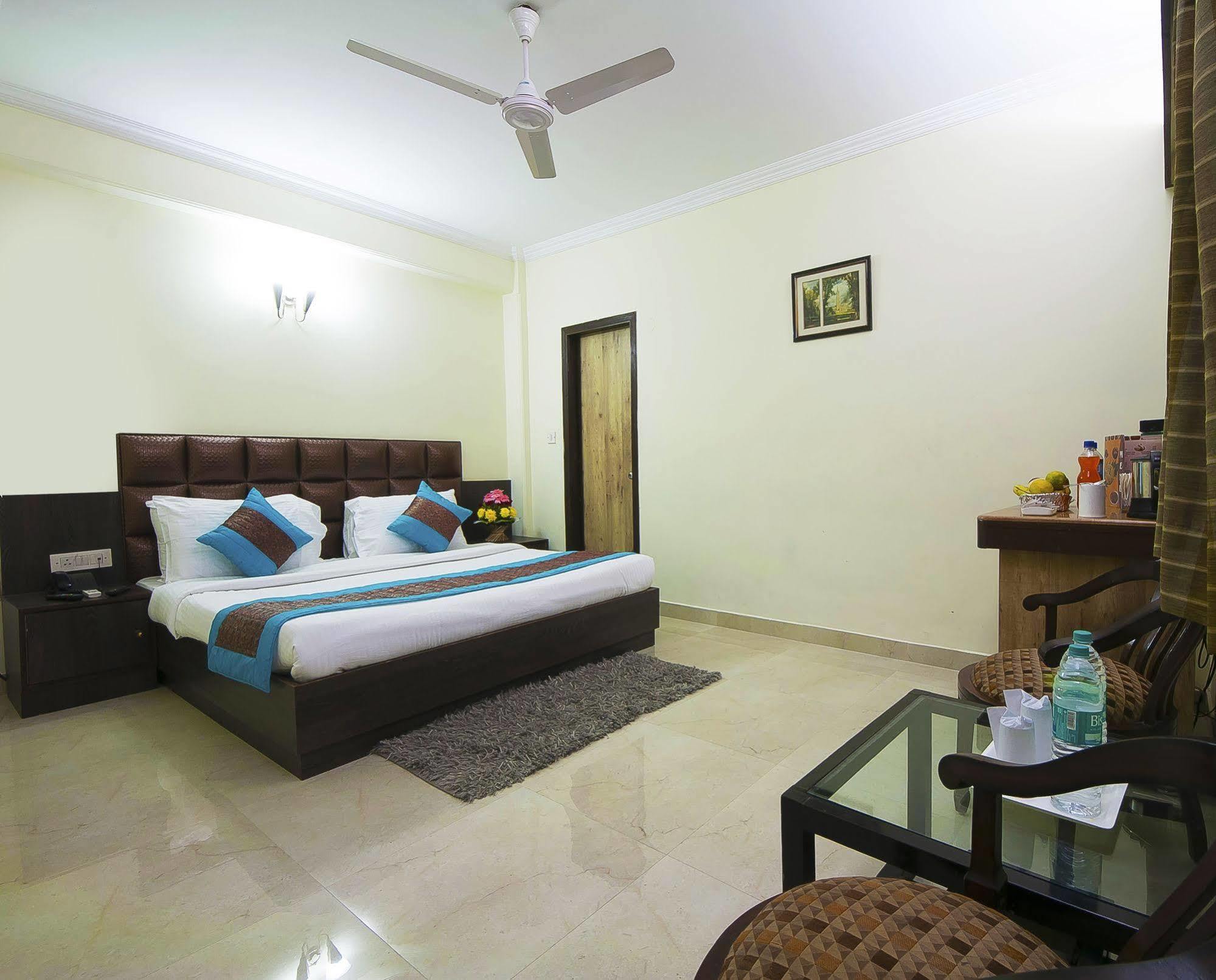 Hotel Capital O 2382 White House Continental 3*