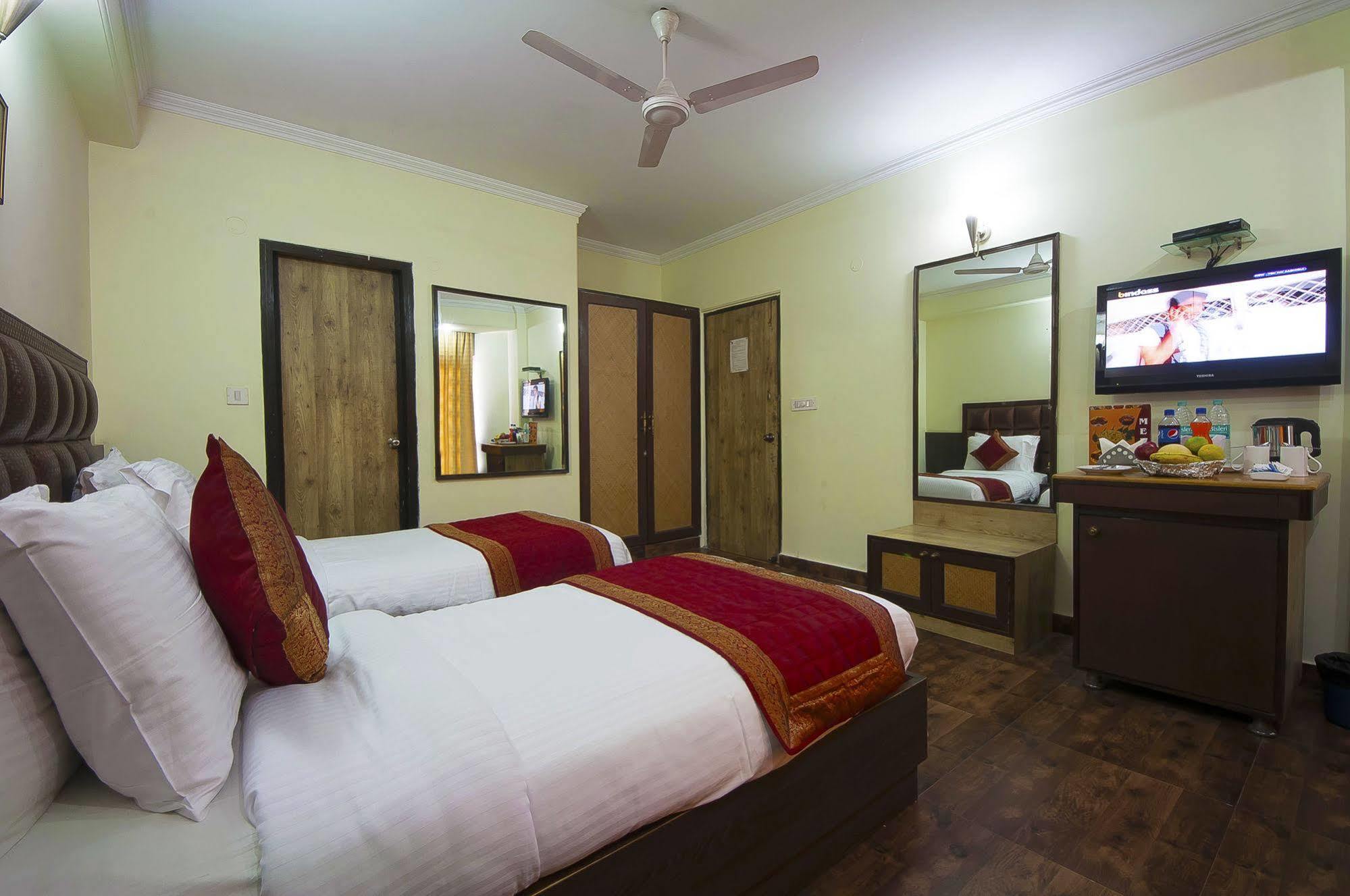 Hotel Capital O 2382 White House Continental Delhi (National Capital Territory of India)