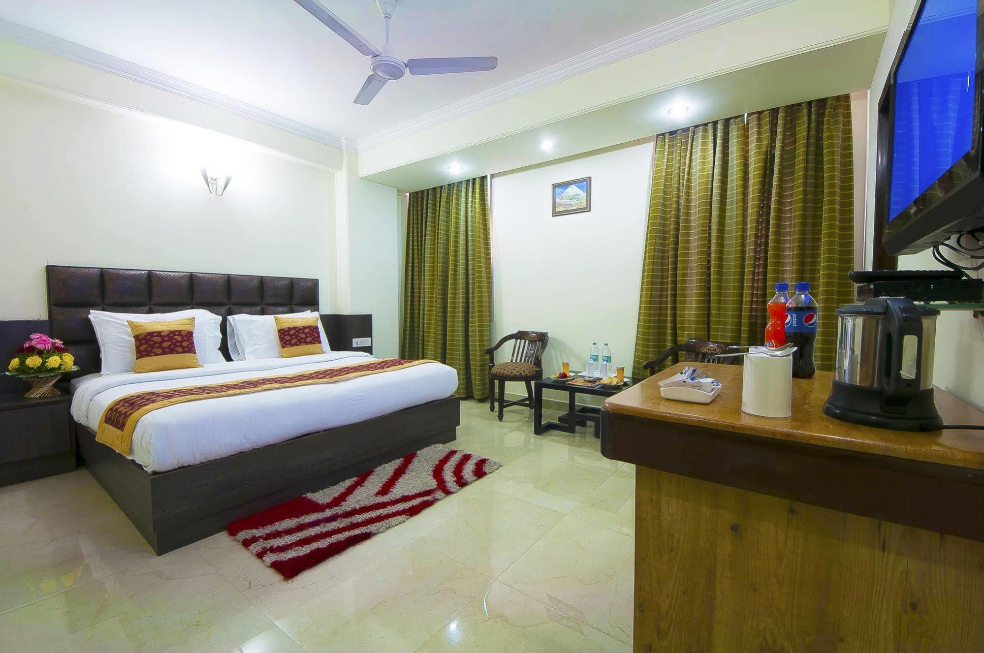 Hotel Capital O 2382 White House Continental 3*