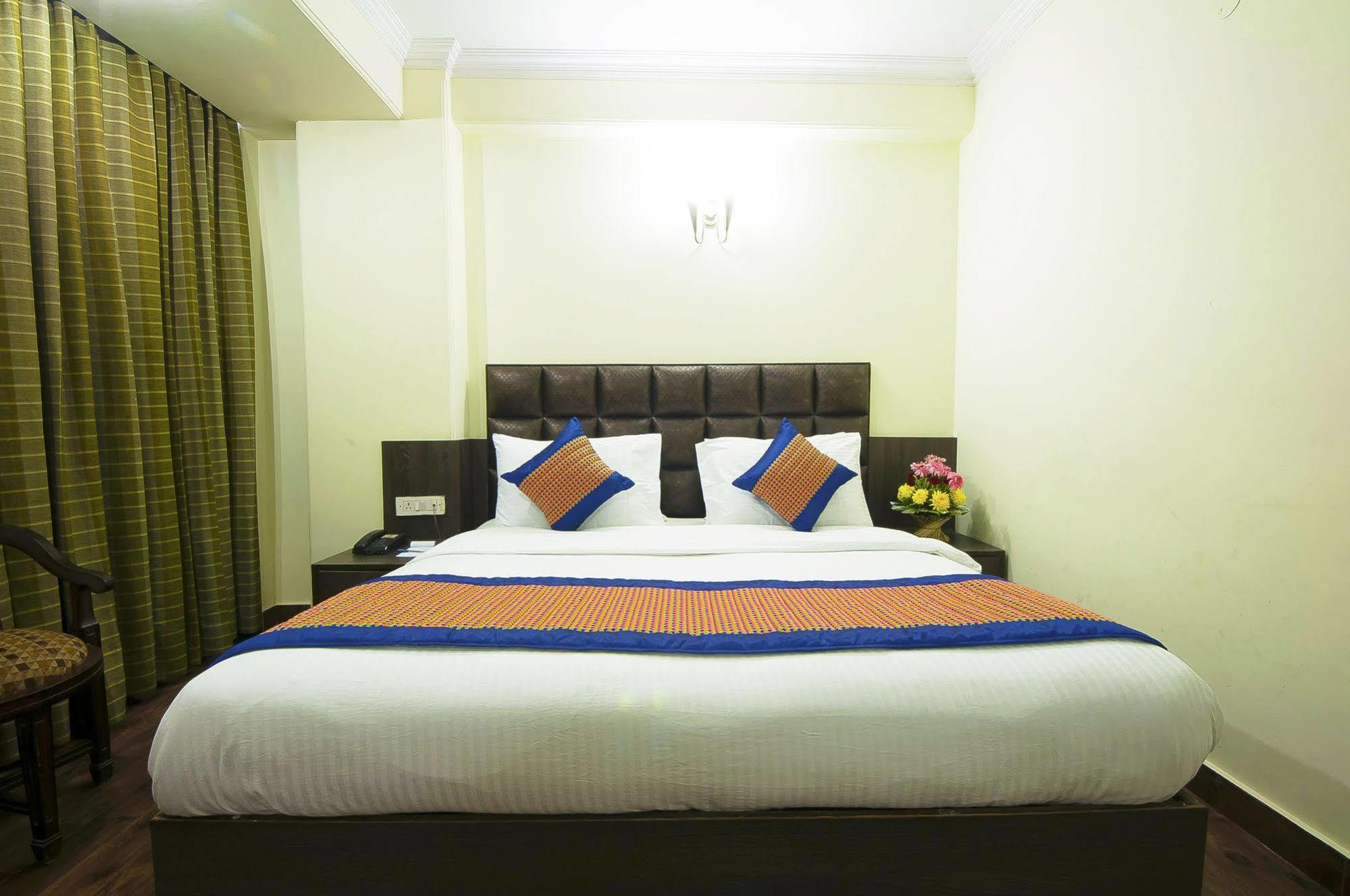 Hotel Capital O 2382 White House Continental 3*