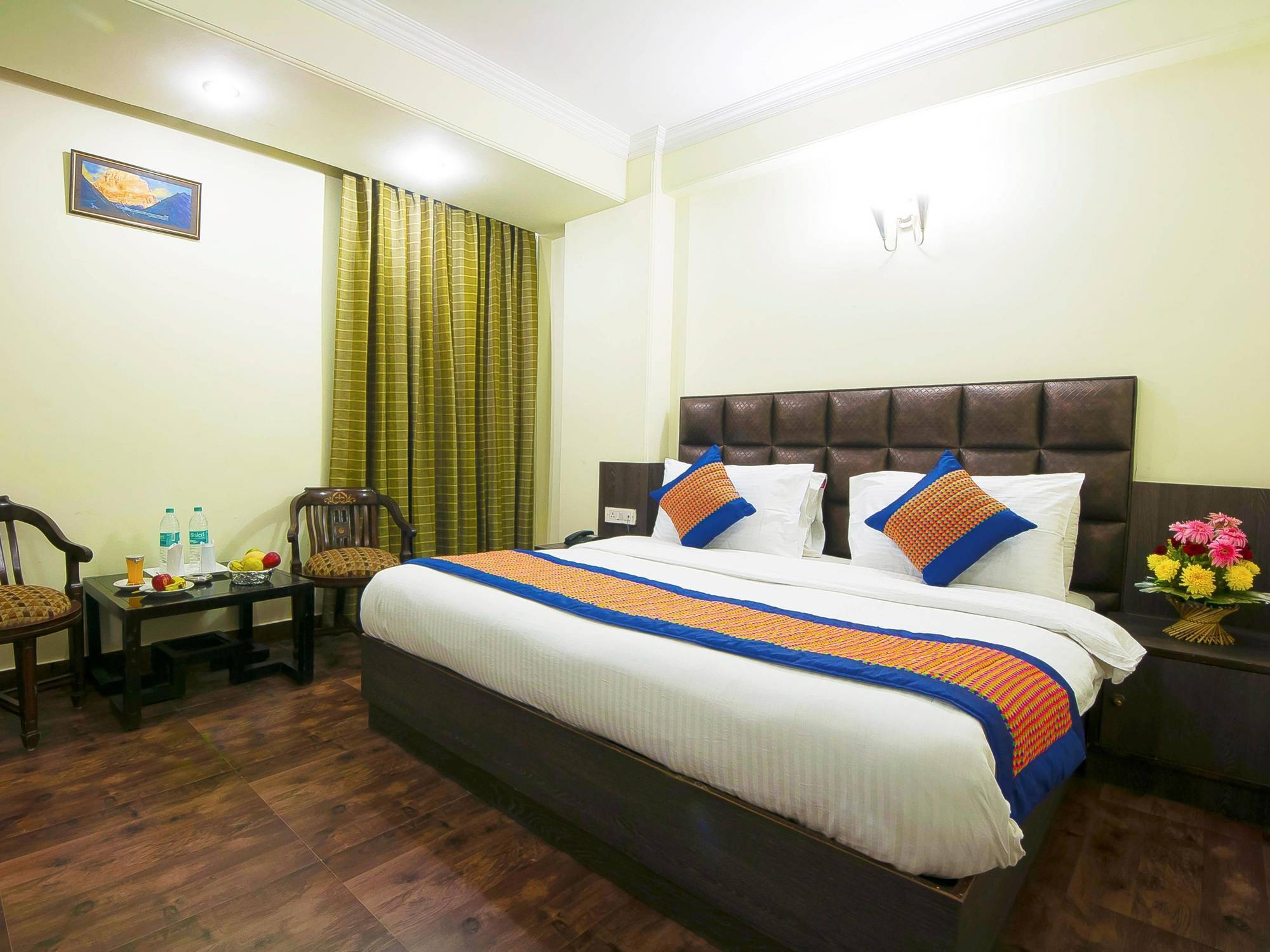 Hotel Capital O 2382 White House Continental