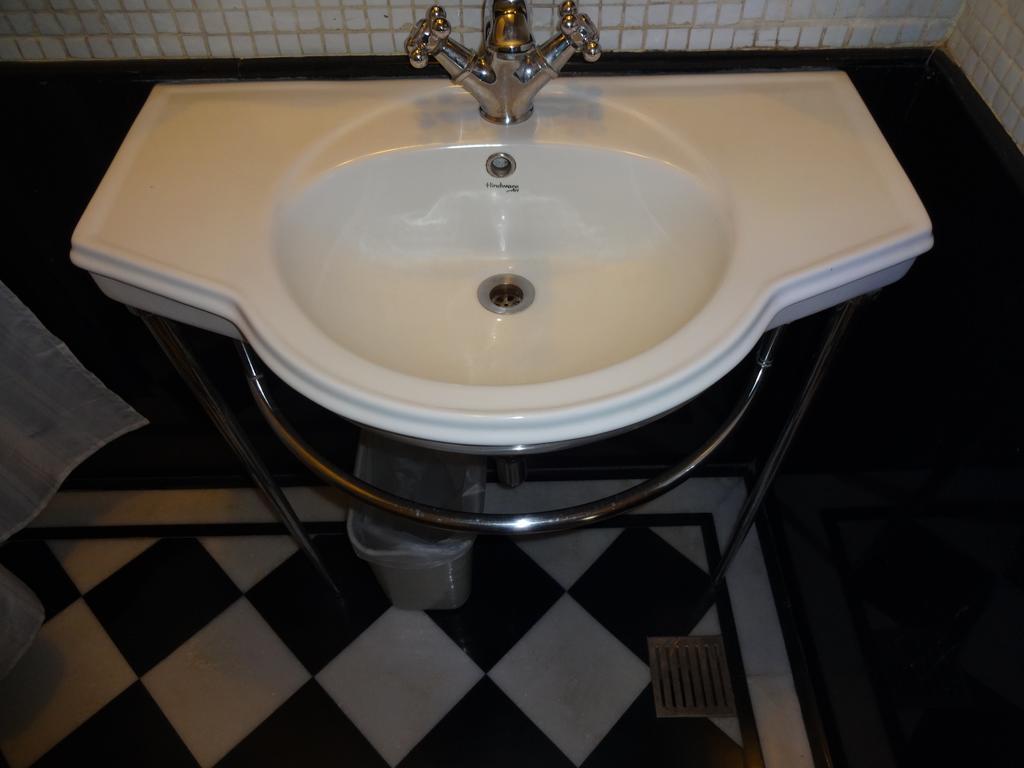 Broadway Hotel 3*