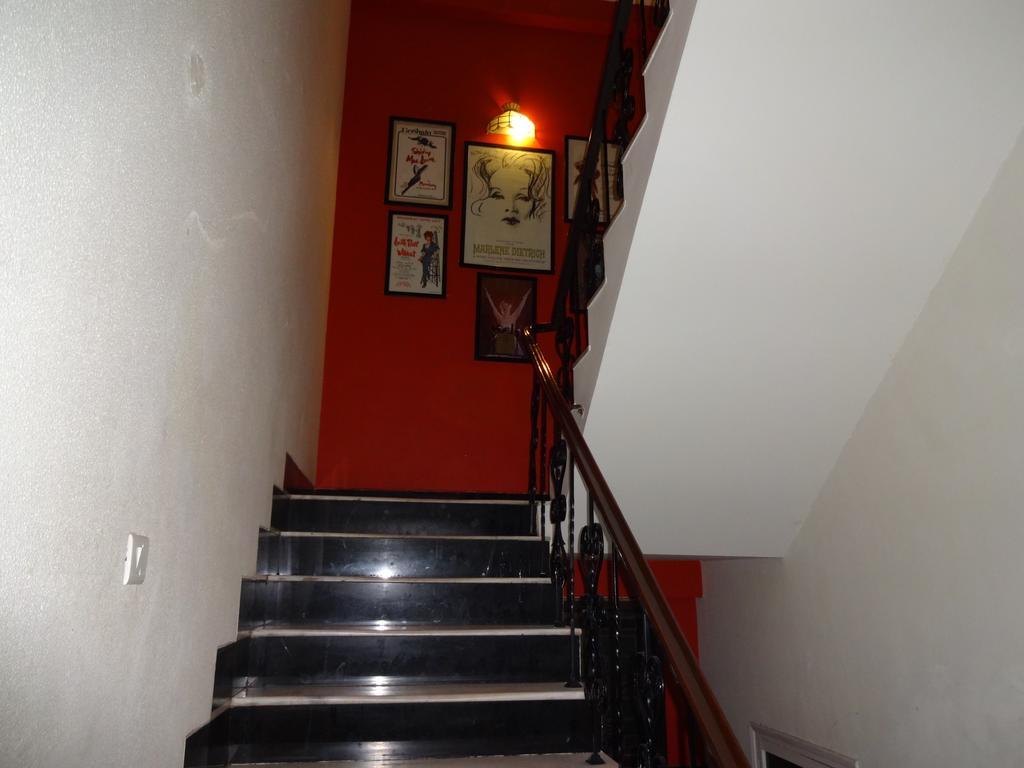 Broadway Hotel