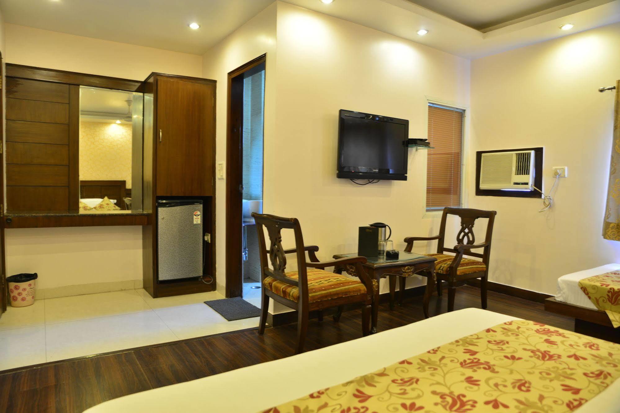 Amax Hotel