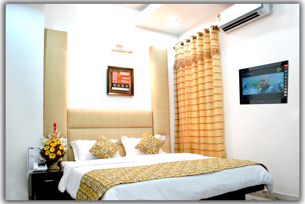 Hotel East *