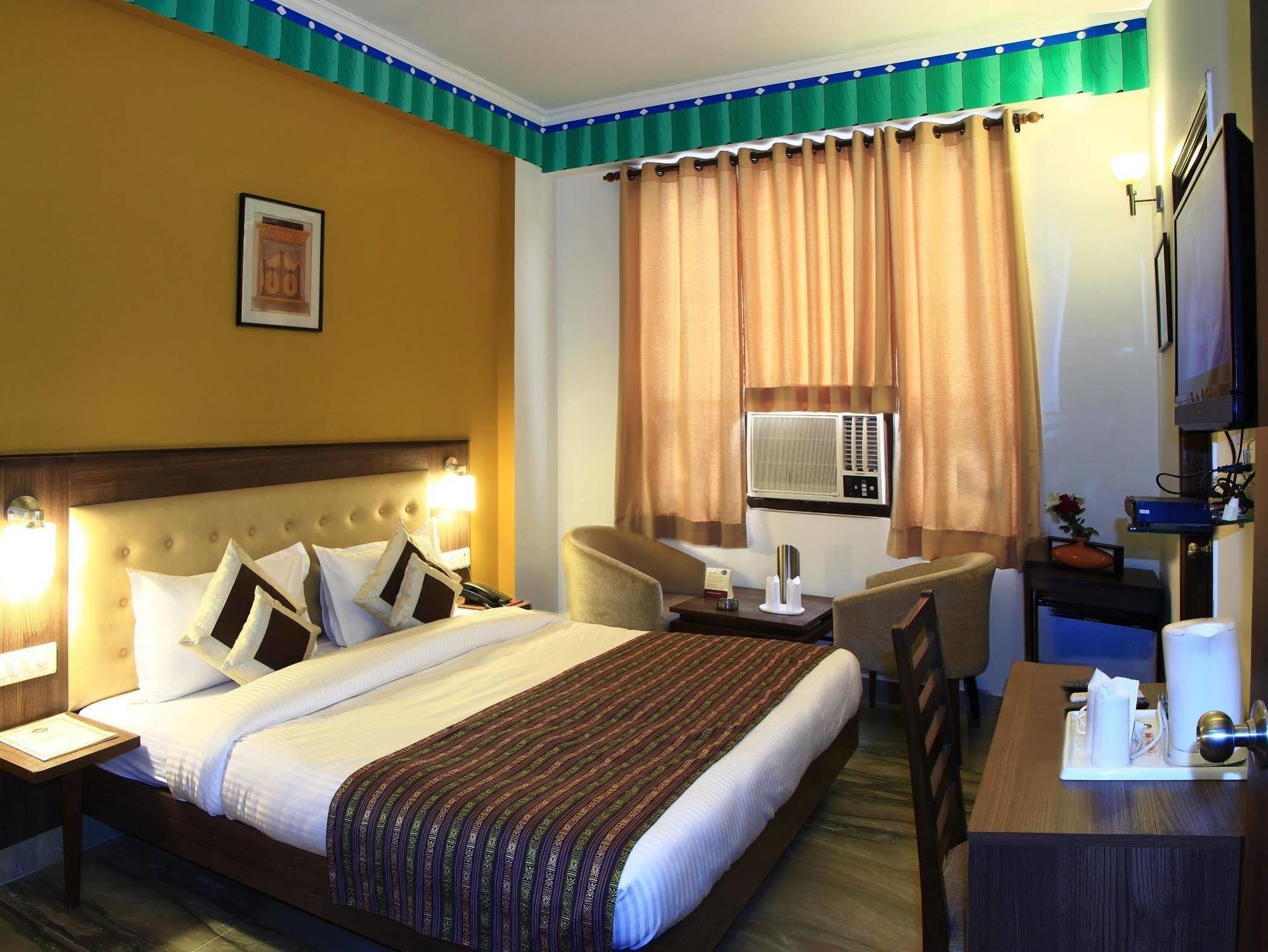 Tawang Near B L Kapoor Hospital A Well Hygiene 3*