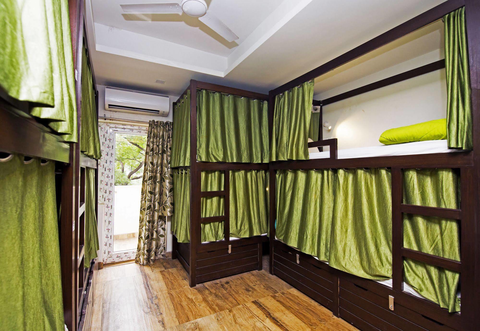 Joey's Delhi - 20 Mins From Railway Station Hostel
