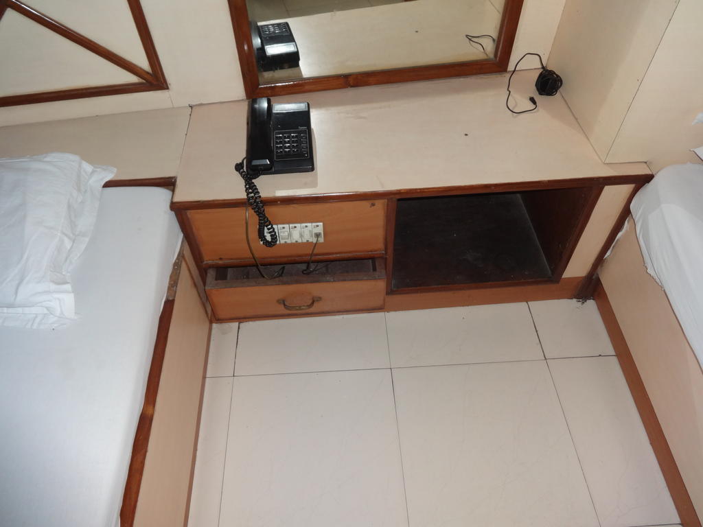 Hotel Adb Crystal Deluxe New Delhi