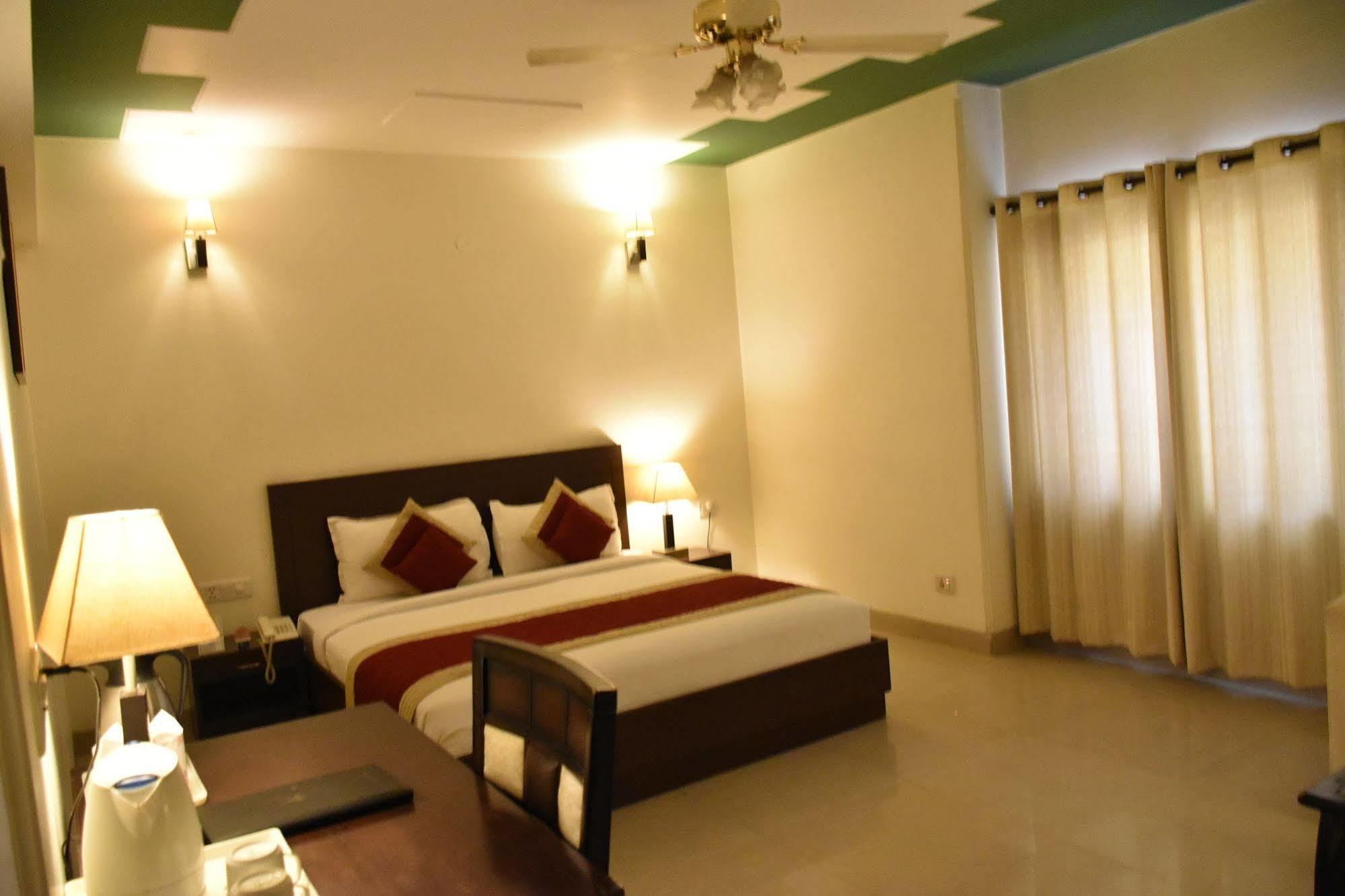 The Impress Near Delhi Airport 4*