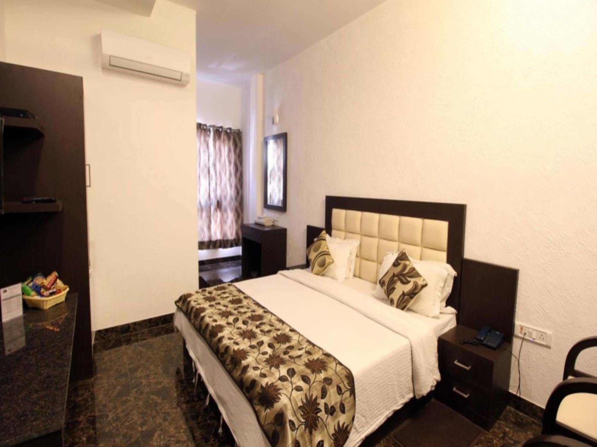 Arihant Inn-near Blk Hospital 2*