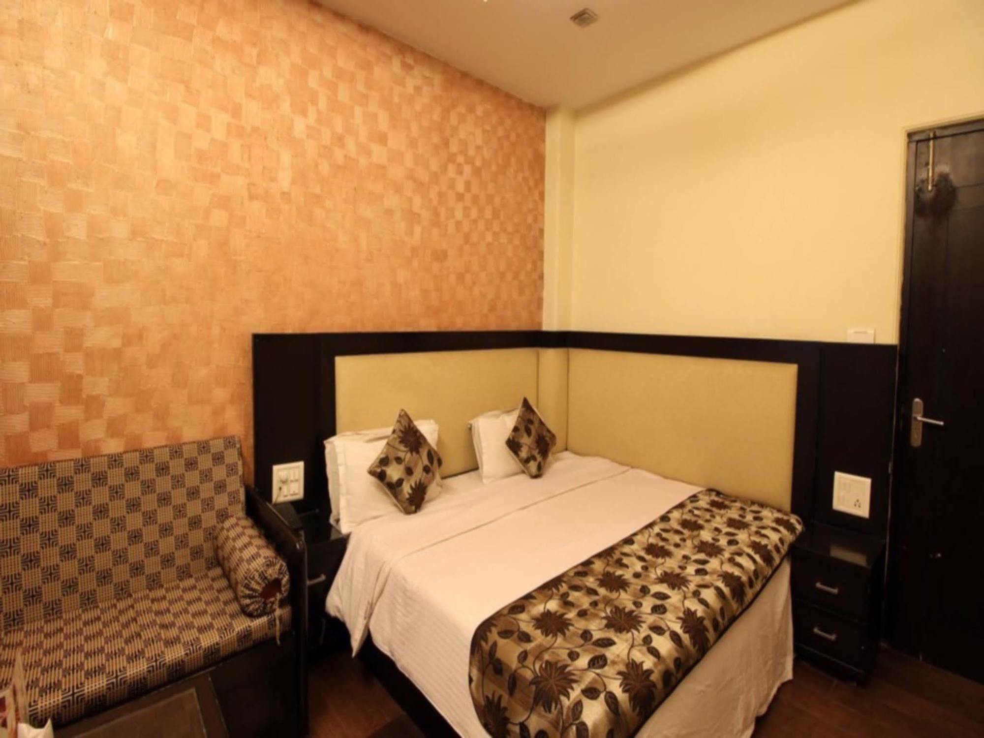 Hotel Arihant Inn-near Blk Hospital New Delhi