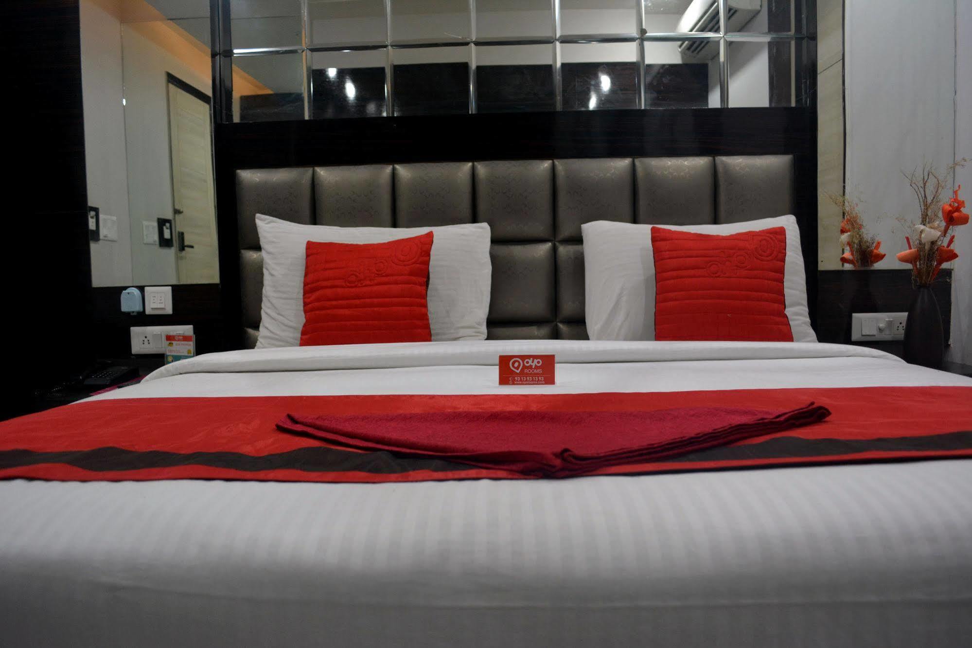 Hotel Fabexpress Lotus Palace