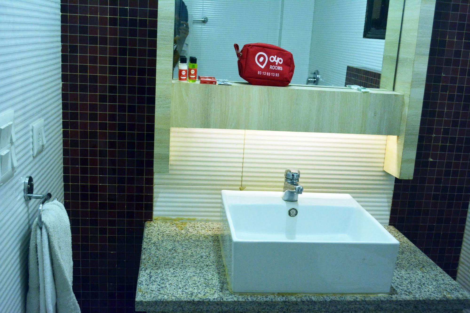 Hotel Fabexpress Lotus Palace New Delhi