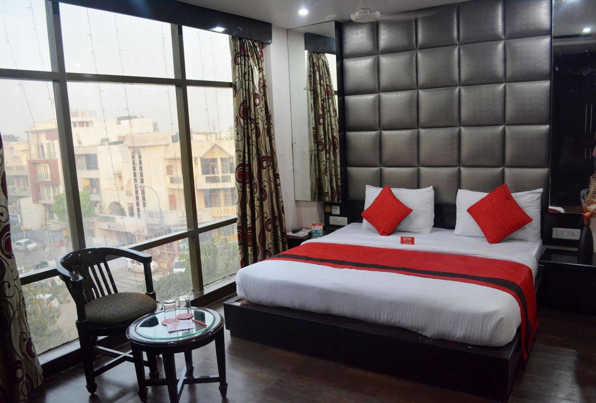 Hotel Fabexpress Lotus Palace