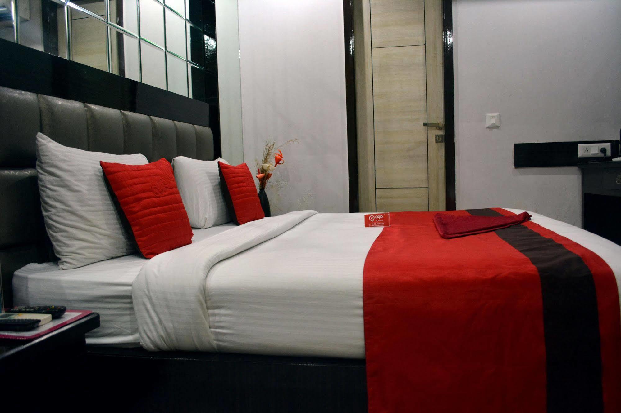 Fabexpress Lotus Palace Hotel 3*