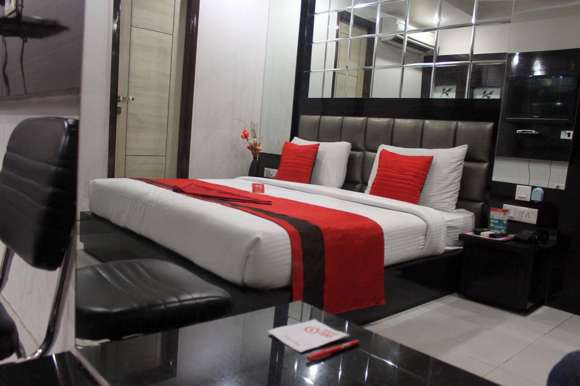 Hotel Fabexpress Lotus Palace 3*