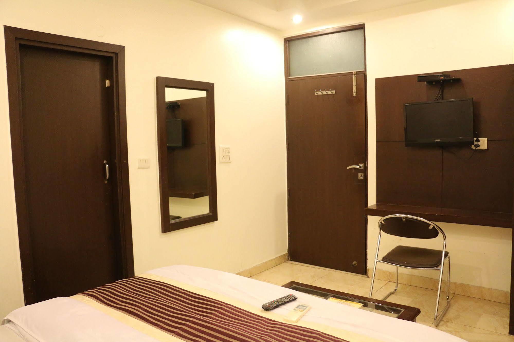 Seven Seas Hotel 2*