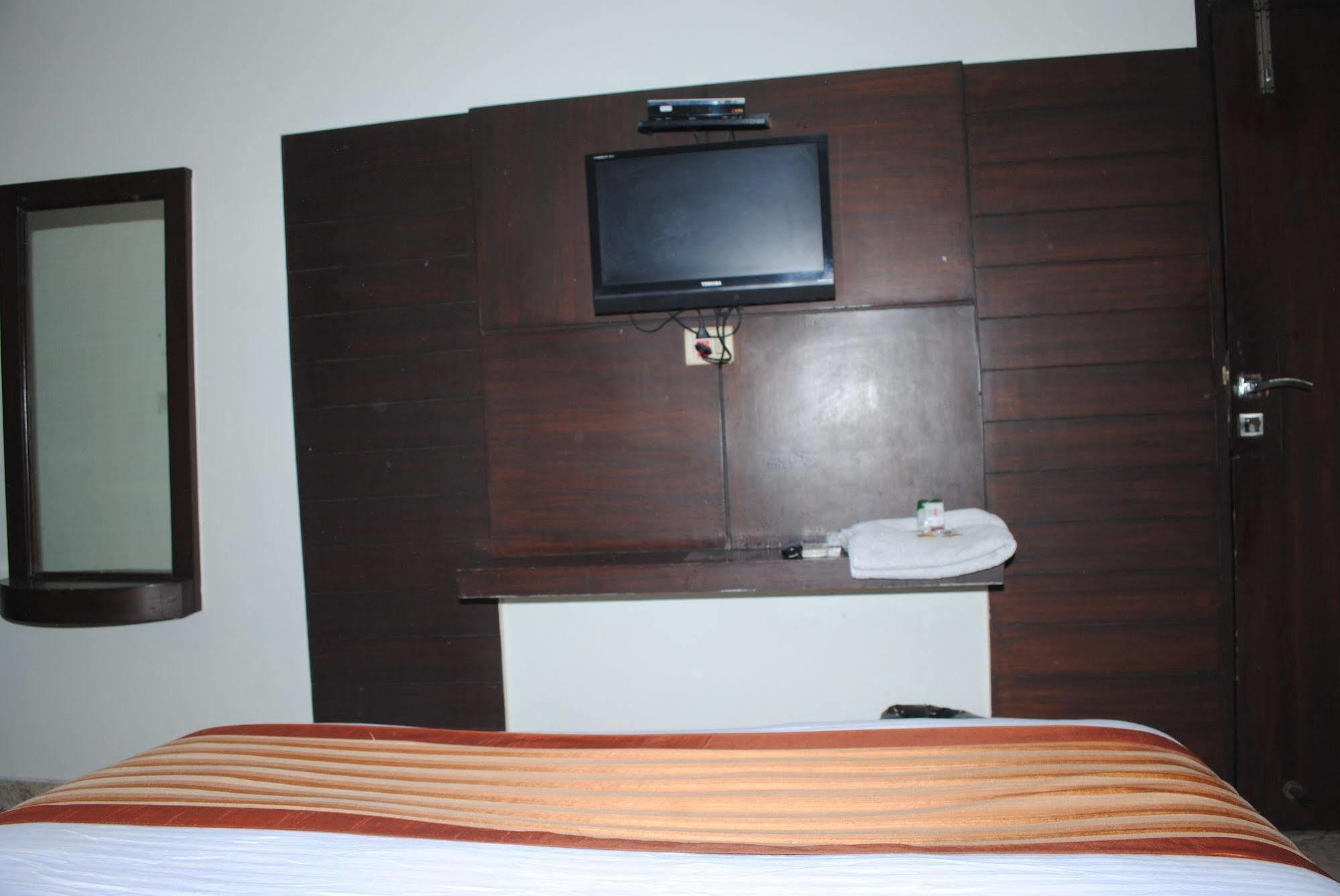 Seven Seas 2* New Delhi