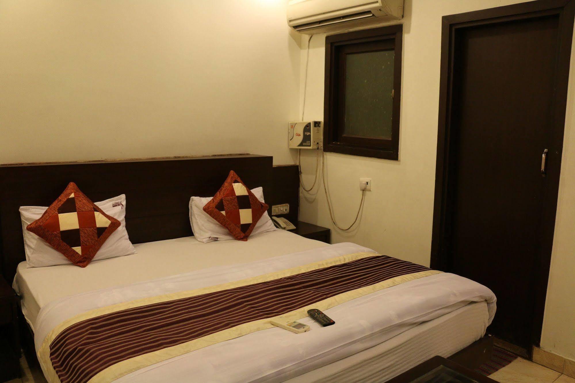 Seven Seas 2* New Delhi