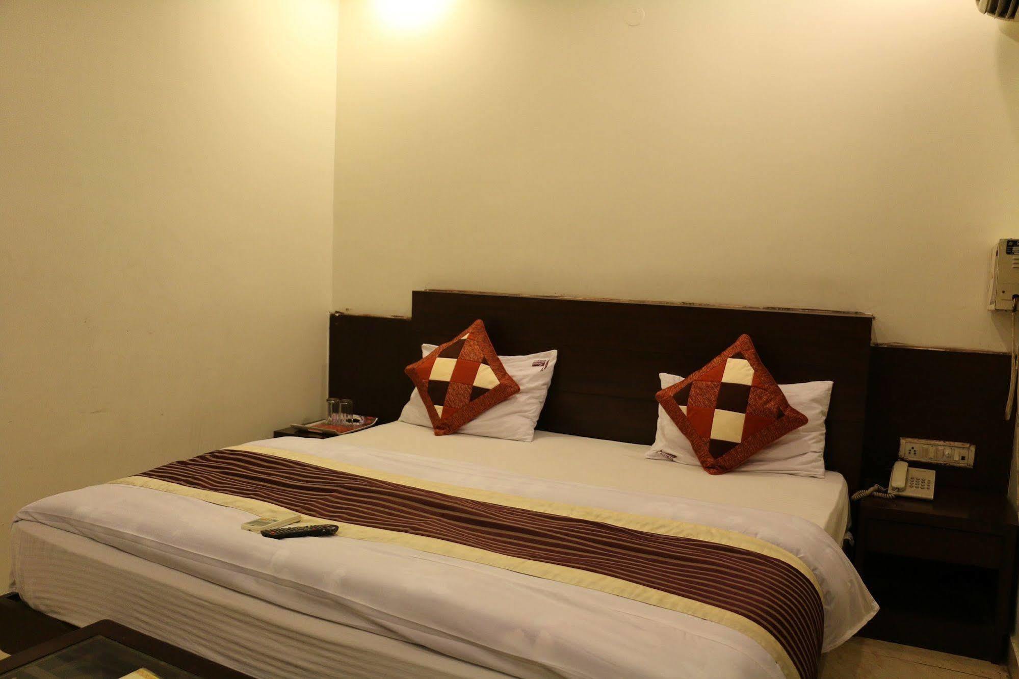 Hotel Seven Seas 2*