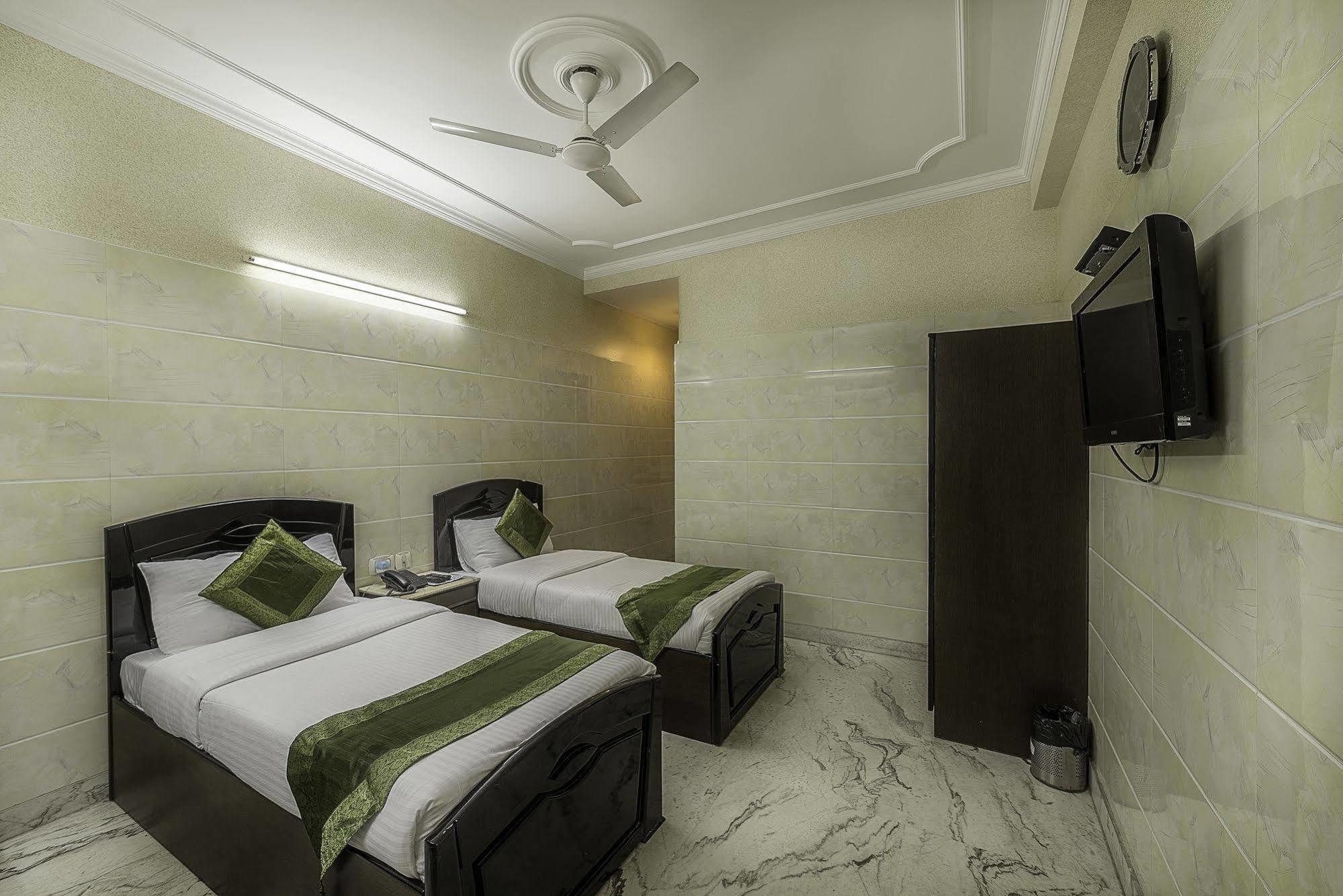 Hotel Treebo Trend Singh Sons Karol Bagh 3*