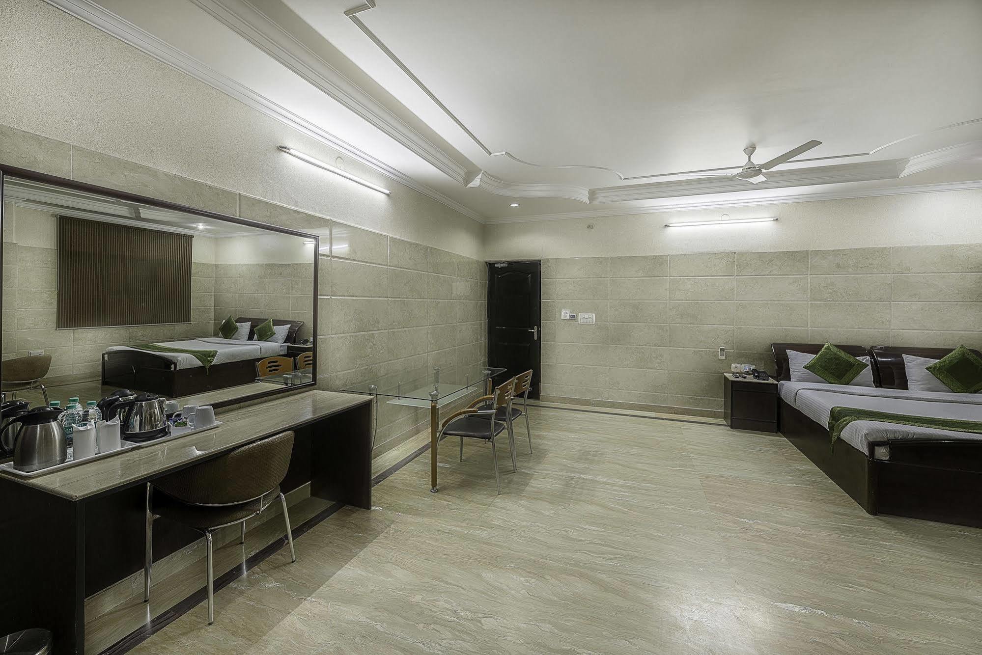 Hotel Treebo Trend Singh Sons Karol Bagh 3*