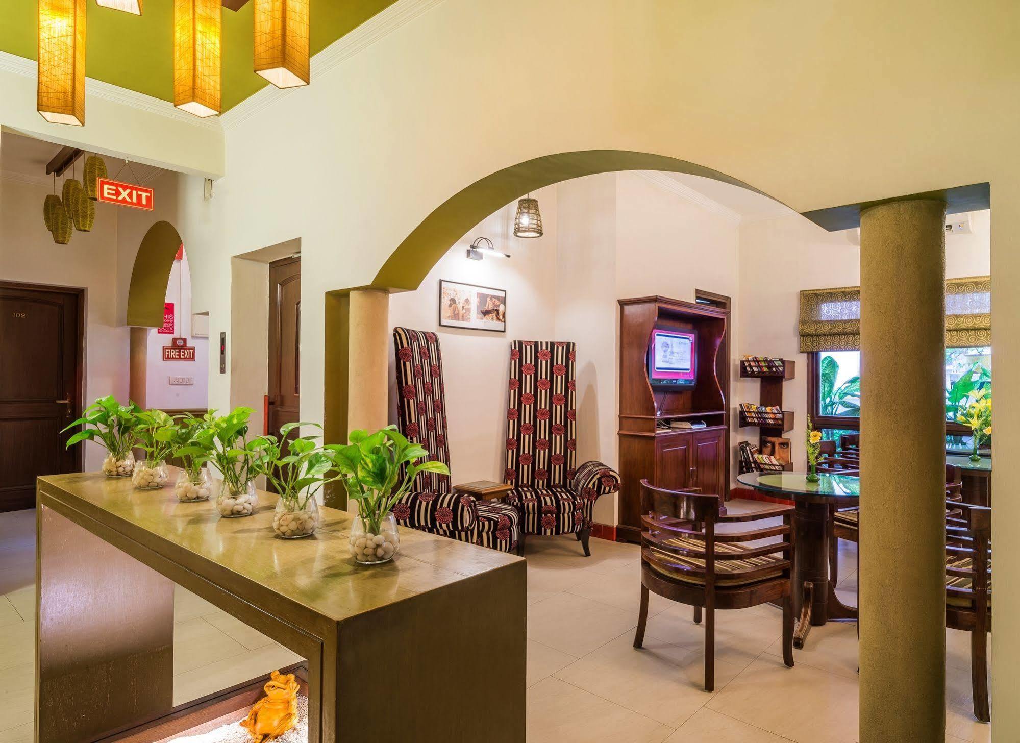 Home@f37 Kailash Colony Metro Hotel 3*
