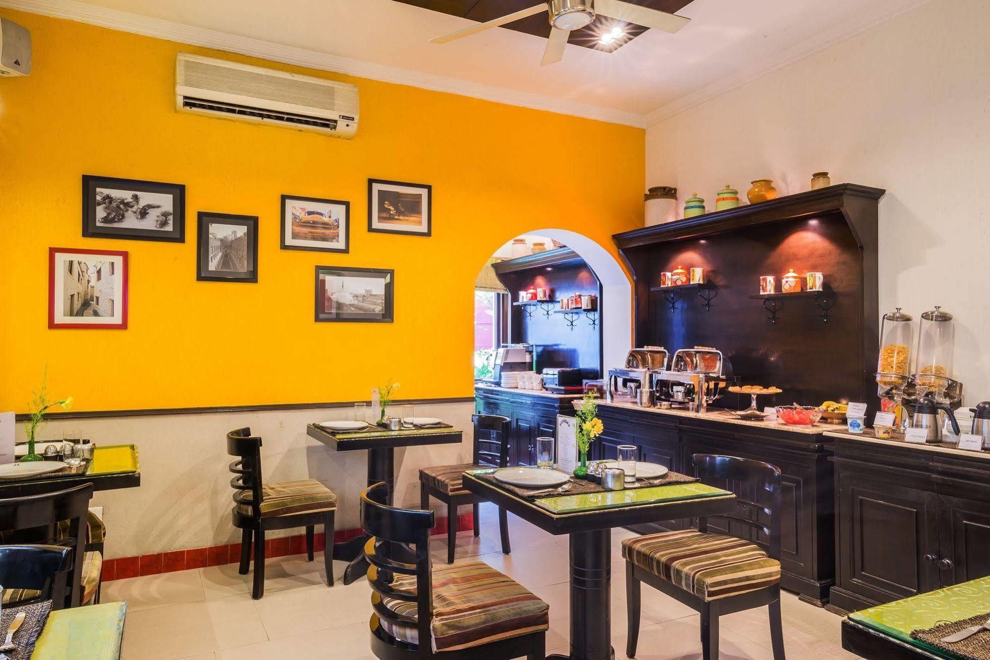 Home@f37 Kailash Colony Metro