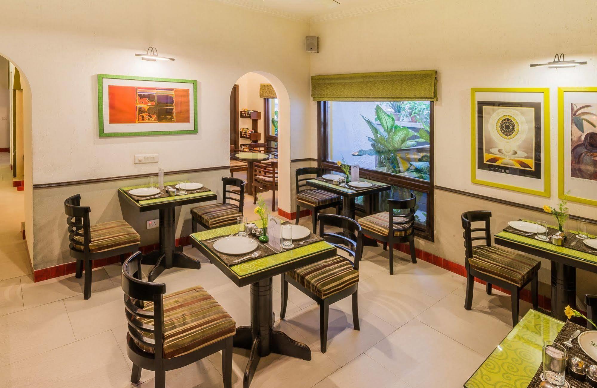Hotel Home@f37 Kailash Colony Metro
