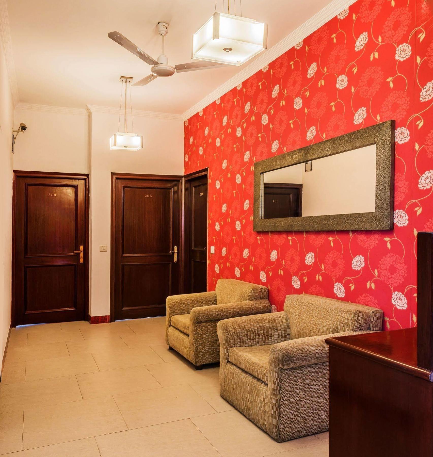 Home@f37 Kailash Colony Metro Hotel New Delhi