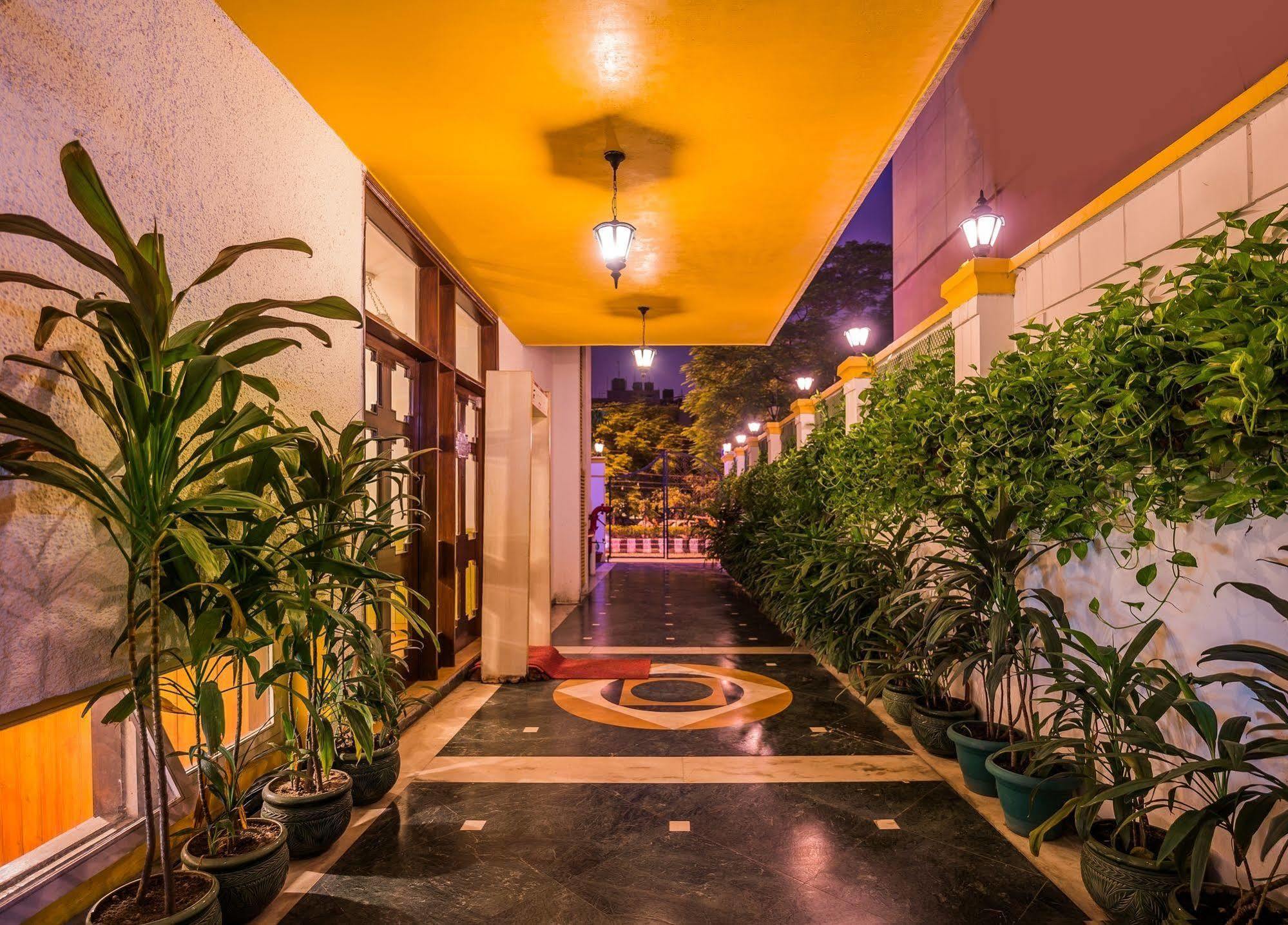 Home@f37 Kailash Colony Metro Hotel New Delhi