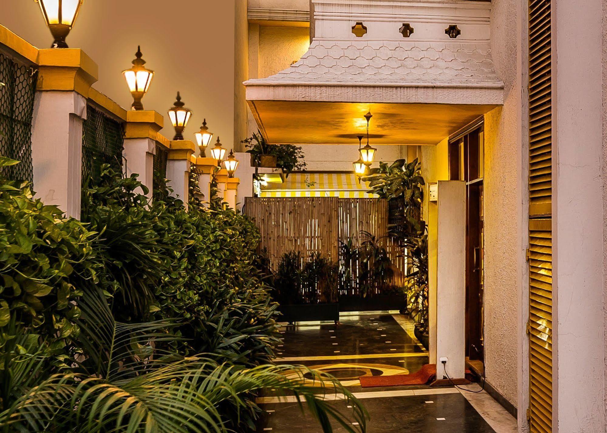 Home@f37 Kailash Colony Metro Hotel 3*