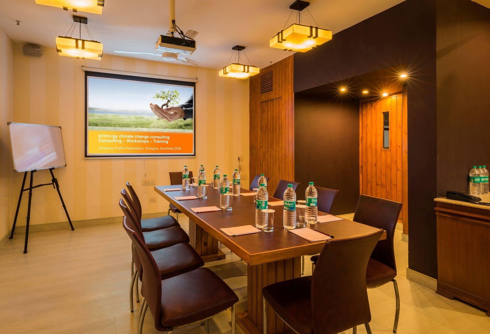 Home@f37 Kailash Colony Metro 3* New Delhi