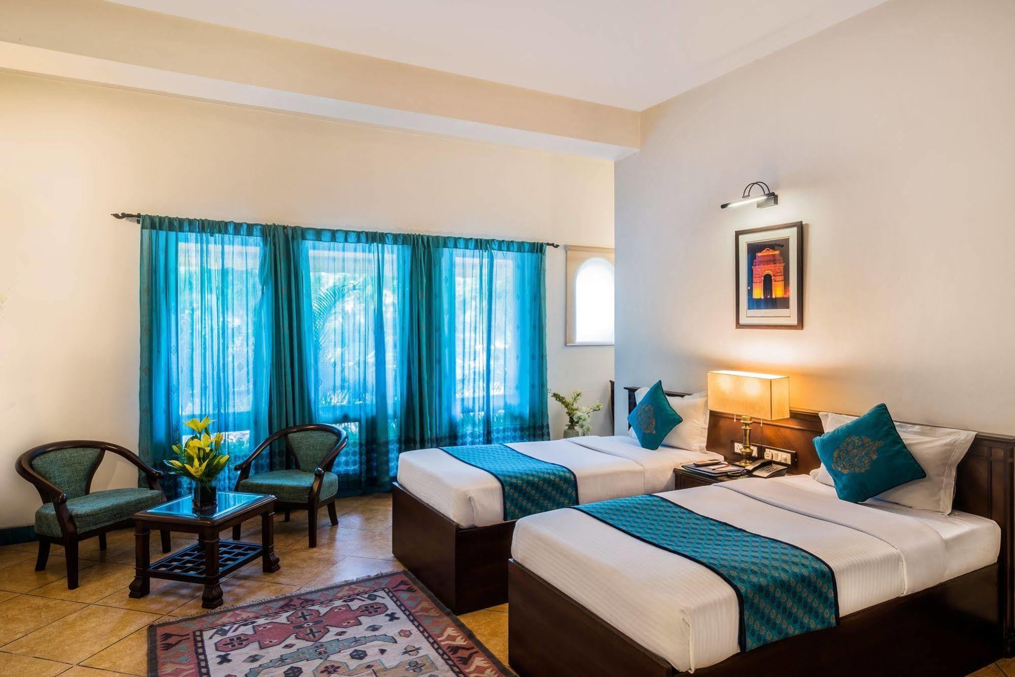 Hotel Home@f37 Kailash Colony Metro New Delhi