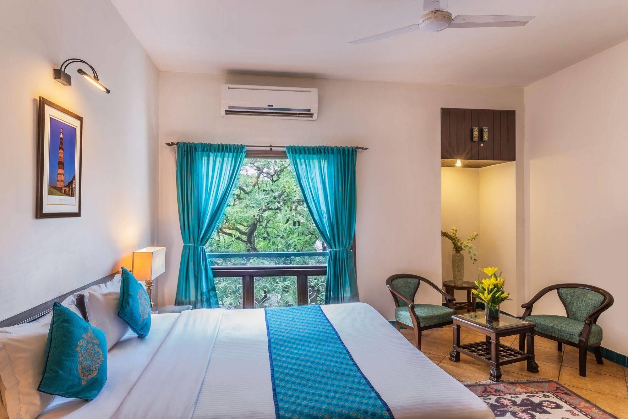 Hotel Home@f37 Kailash Colony Metro
