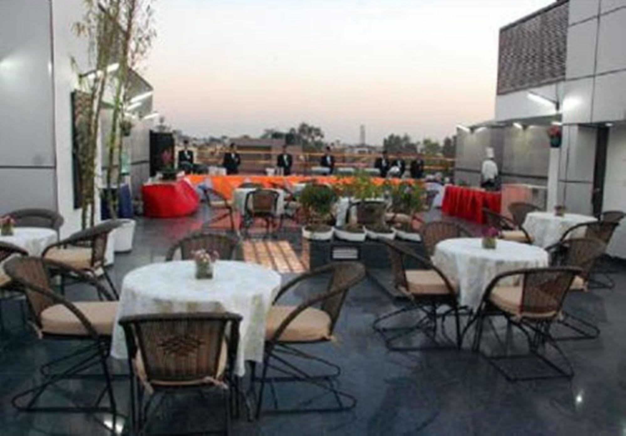 Rockland Hotel, C.r Park 4* Nova Deli