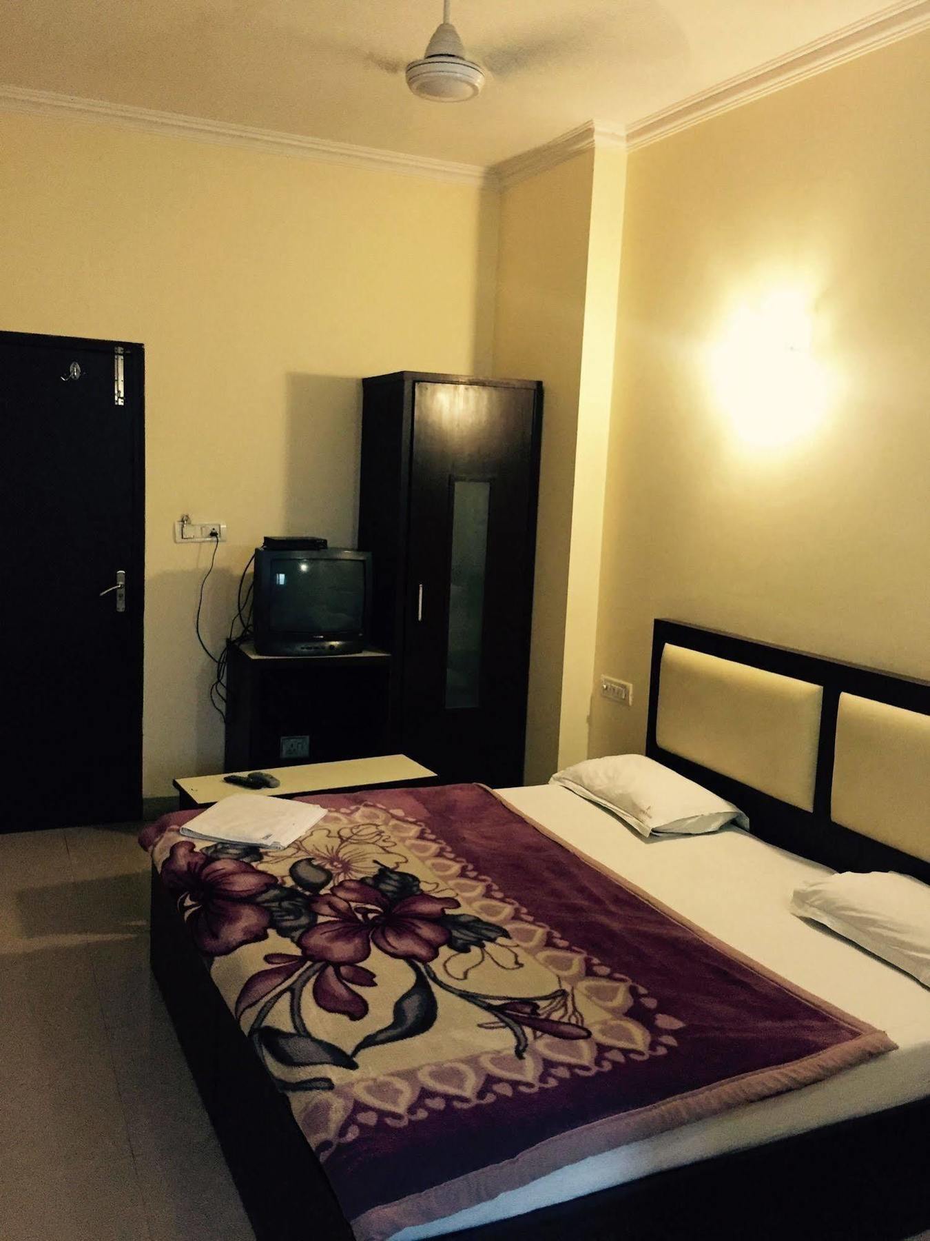 Vivek Hotel
