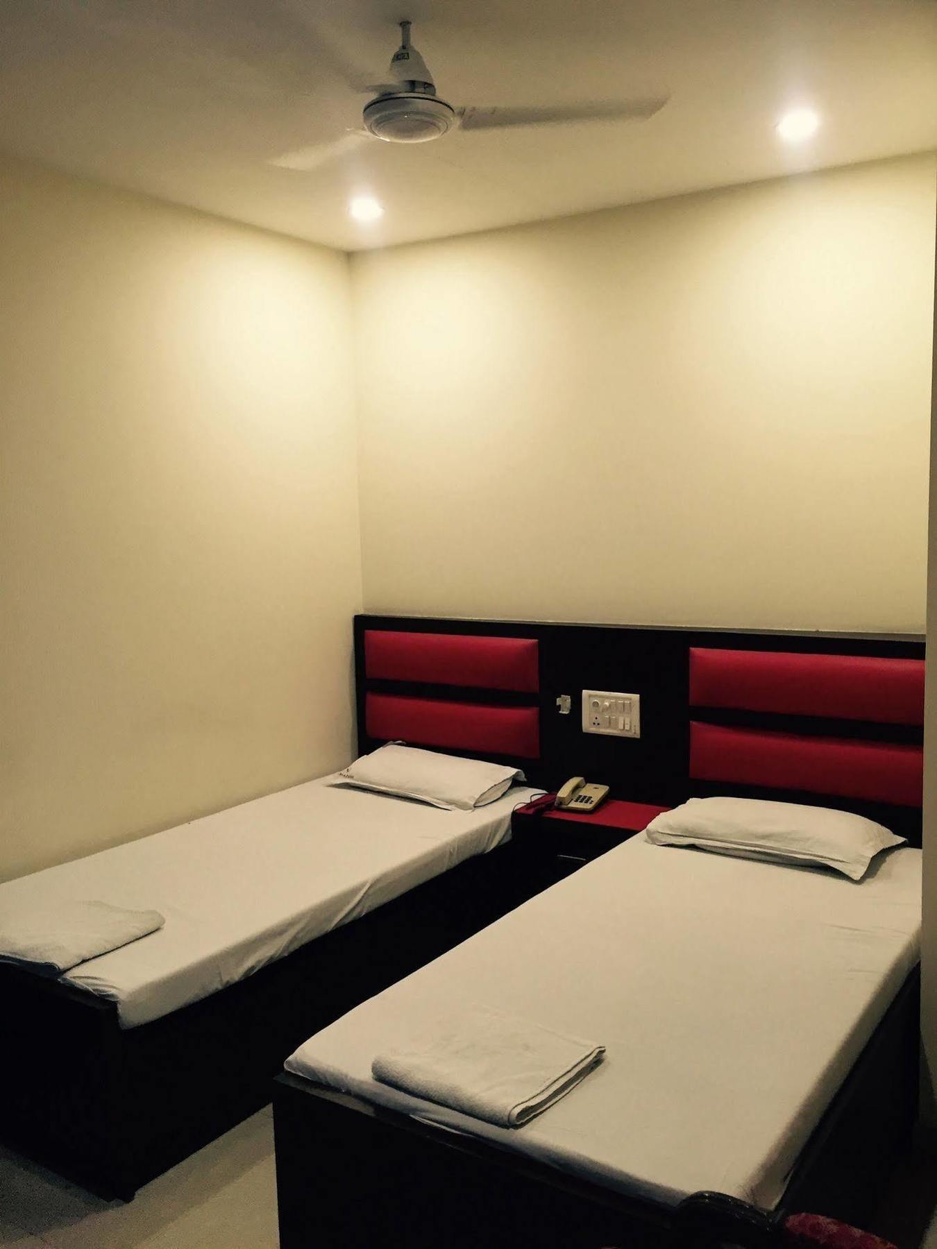 Vivek Hotel