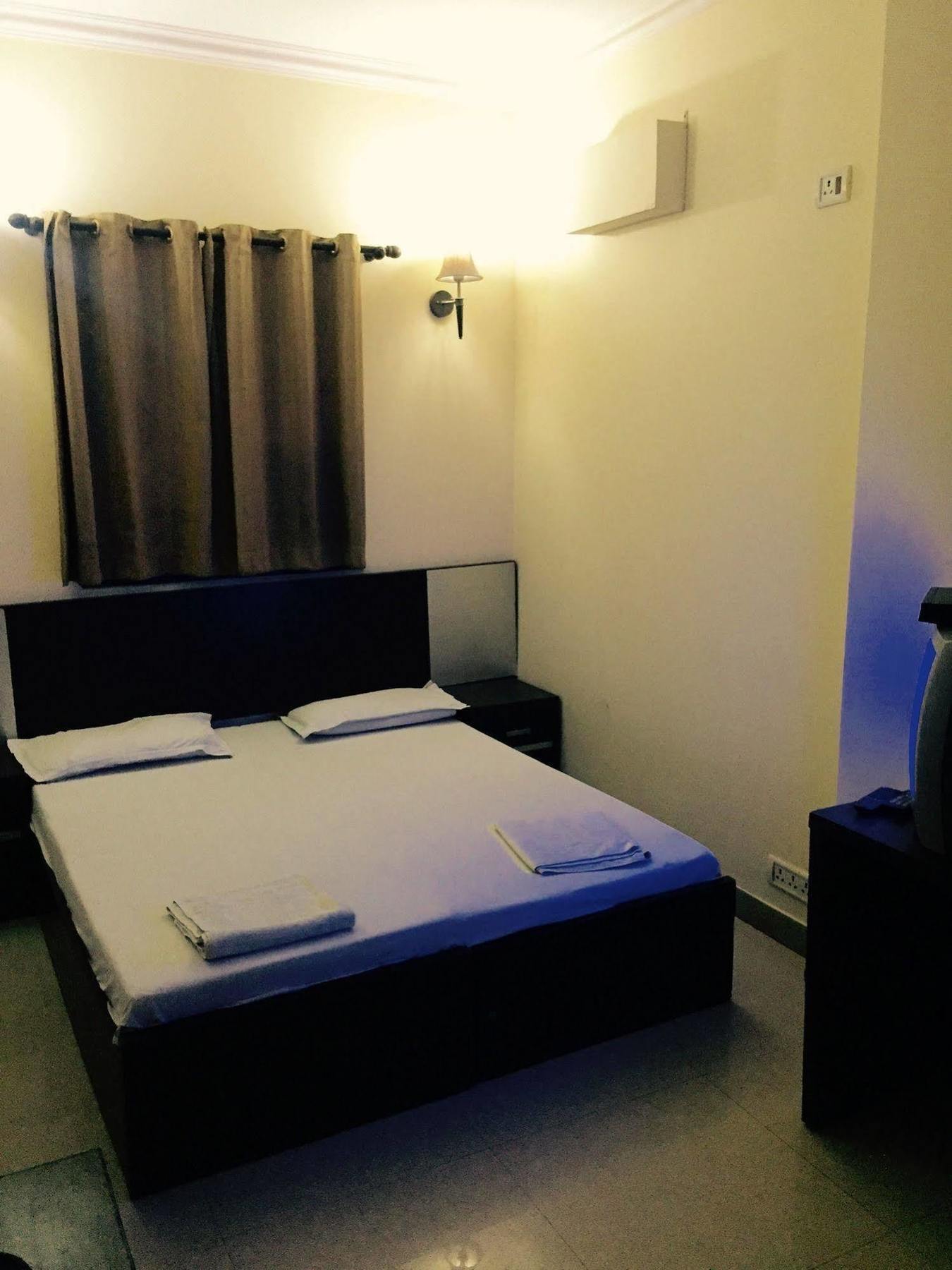 Vivek Hotel