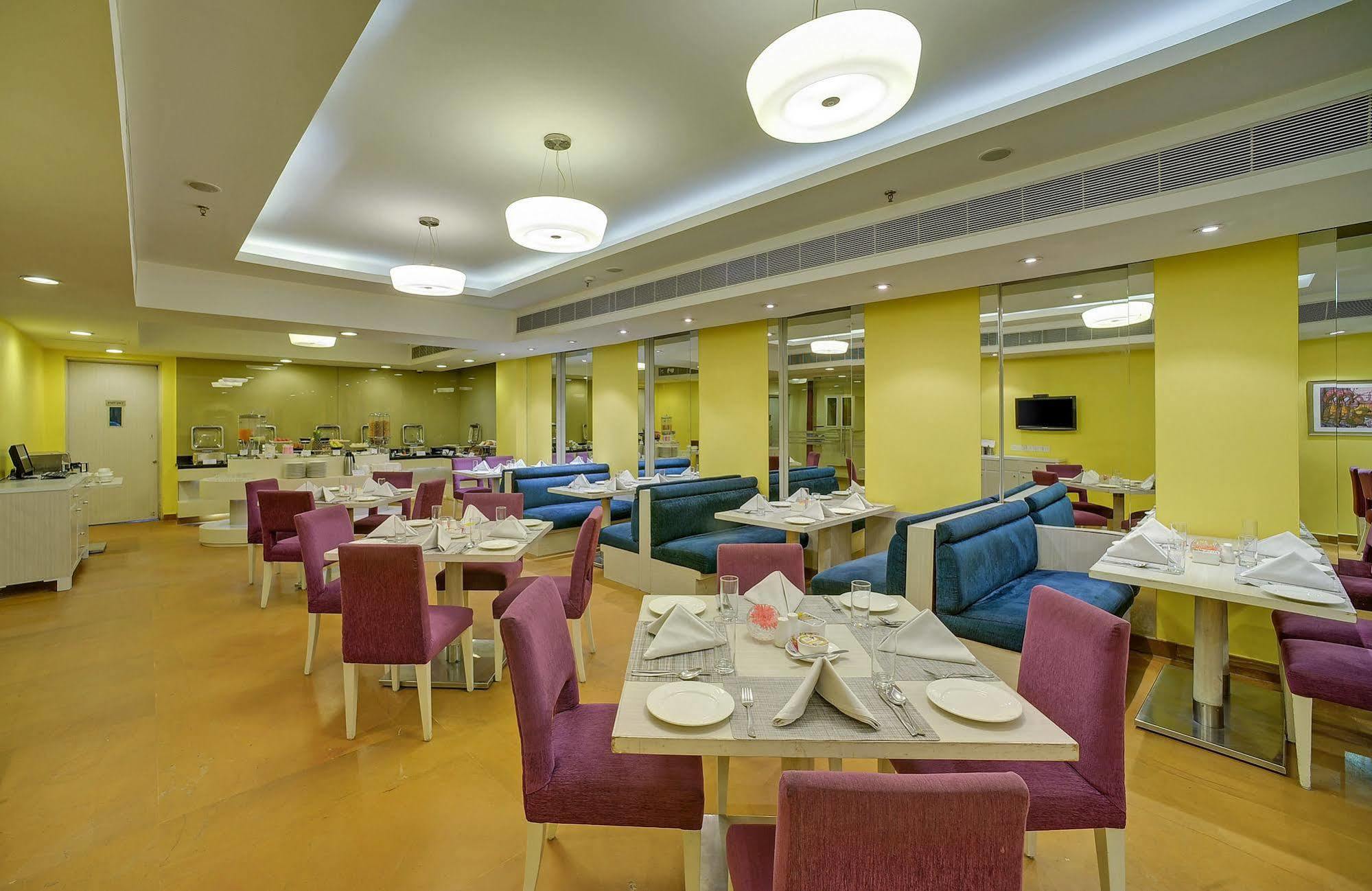Sarovar Portico Naraina, Hotel