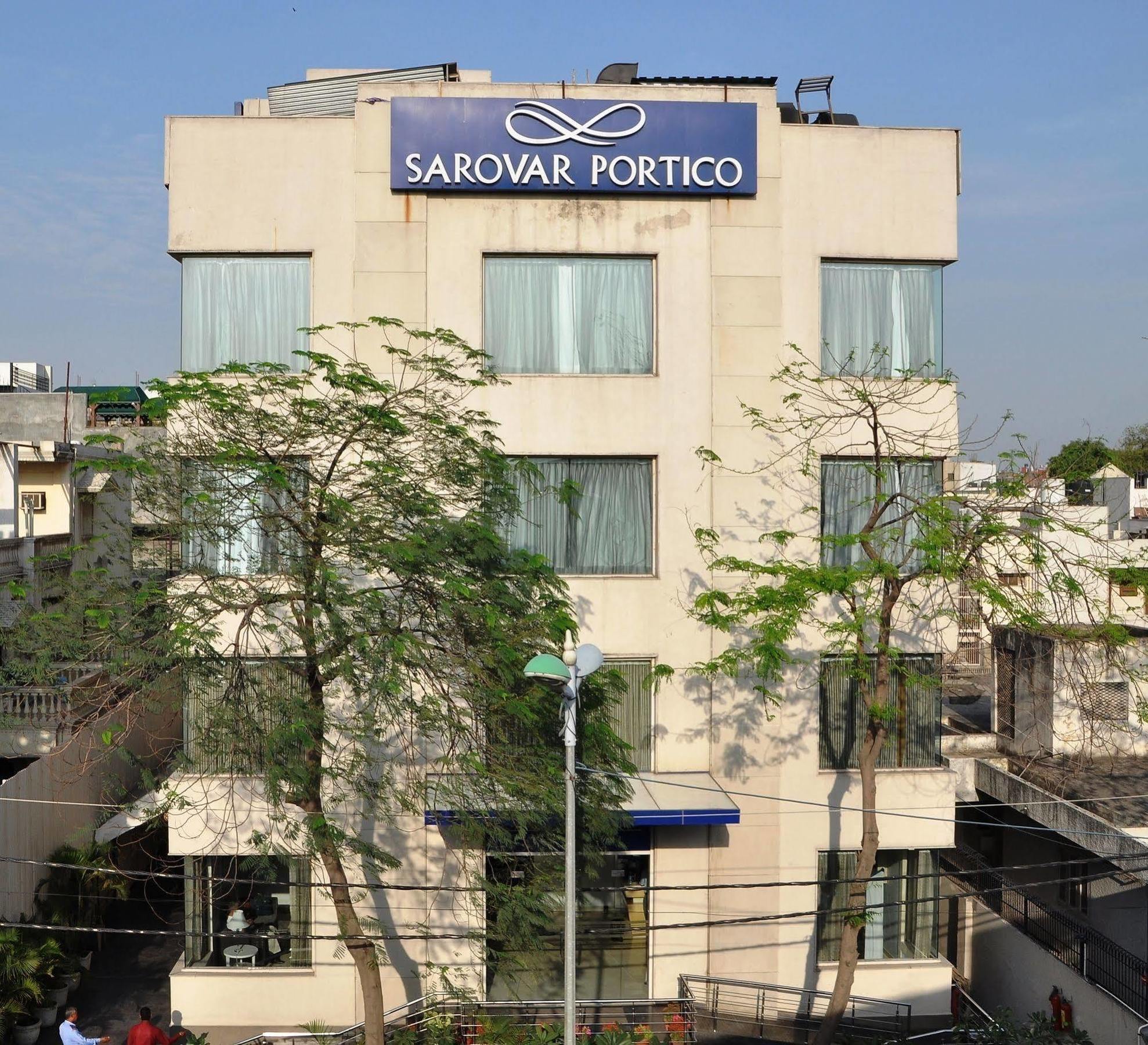 Sarovar Portico Naraina, 3*
