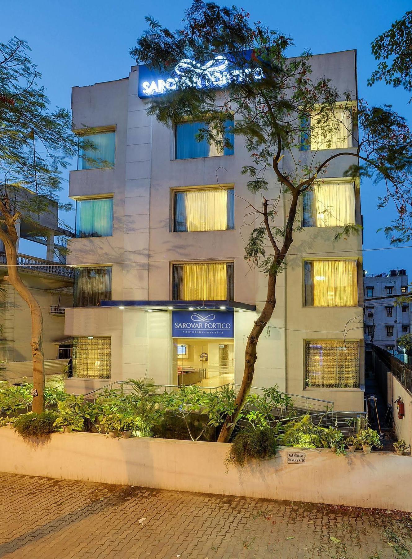 Sarovar Portico Naraina, 3*