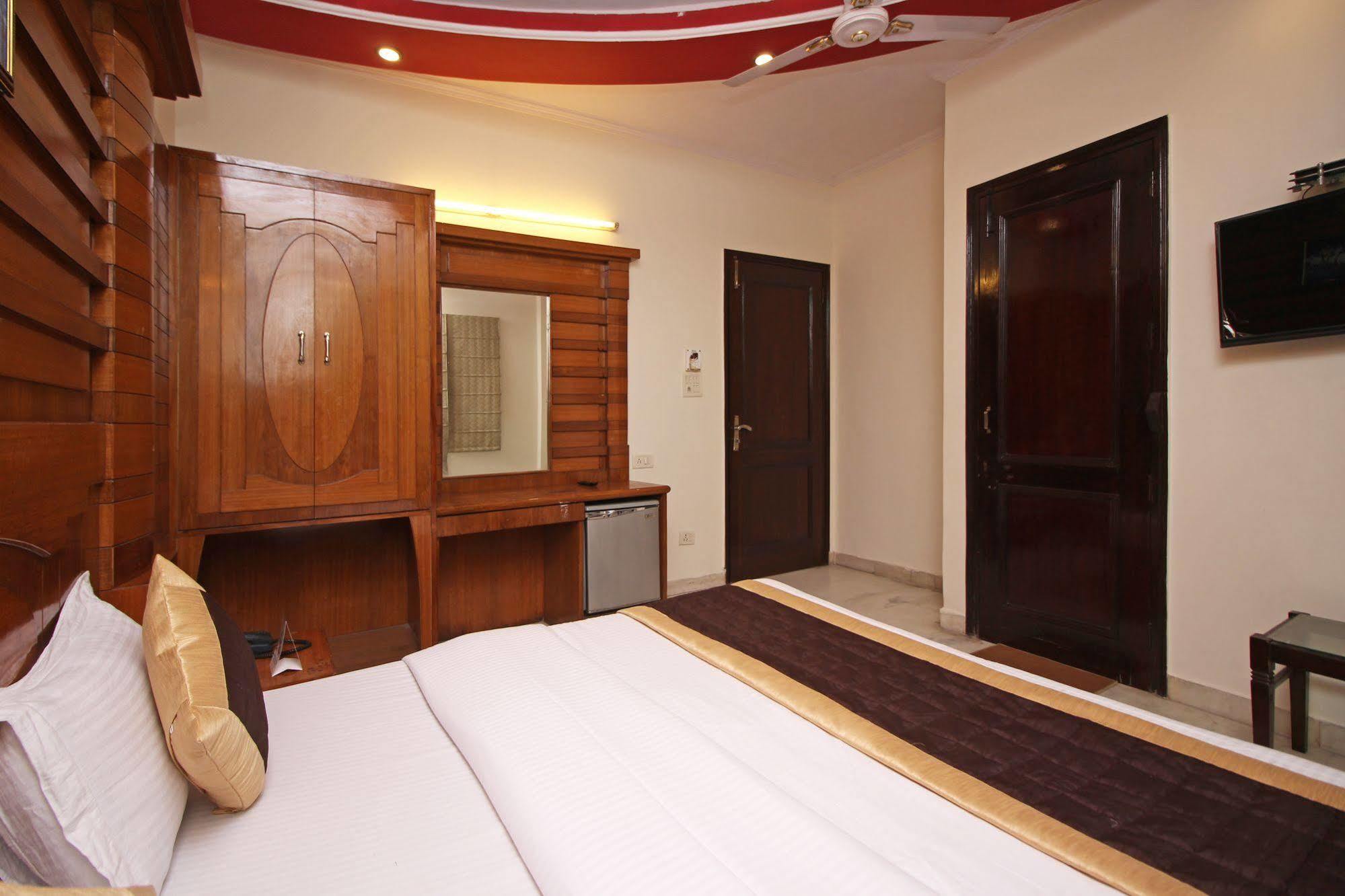 De Gold Hotel New Delhi